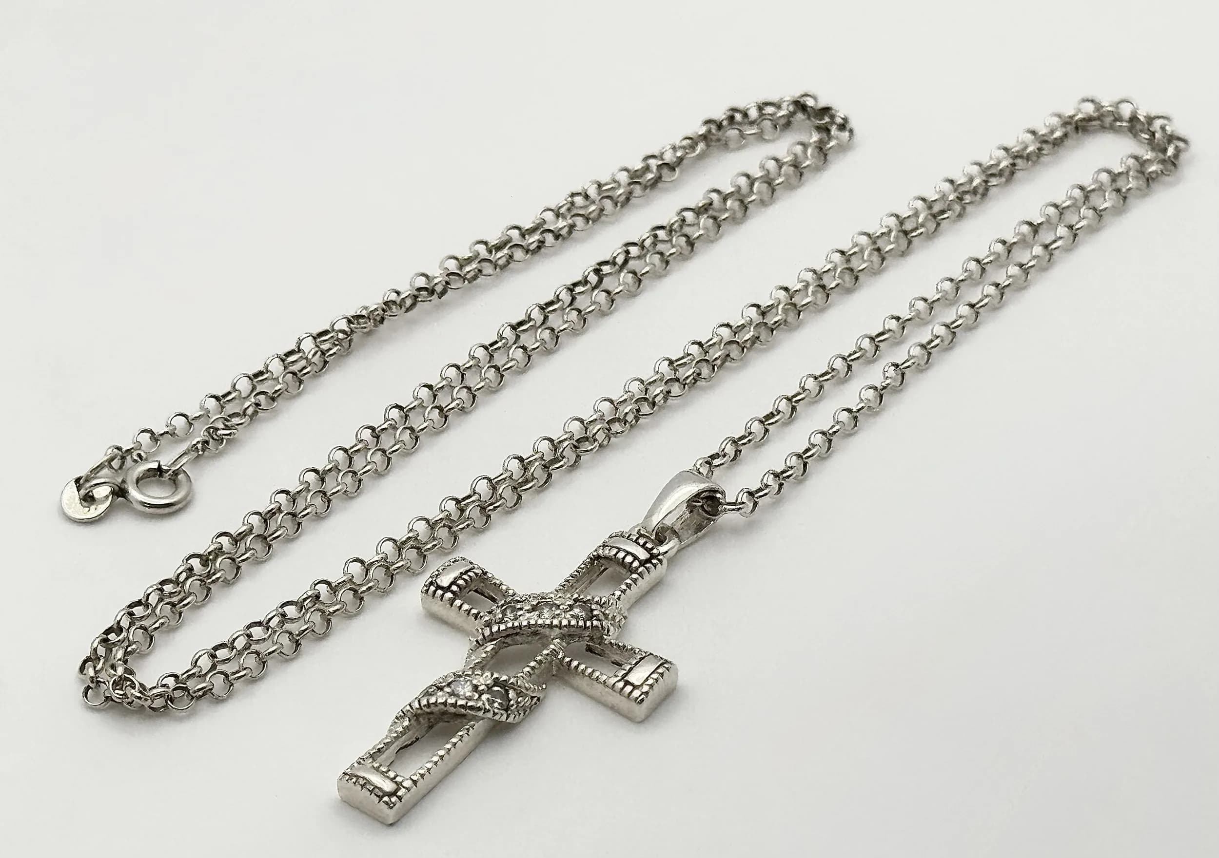 A Silver Decorative Cross Pendant Necklace. Pendant is unhallmarked but tests as silver. 70cm length necklace. 7.97g total weight.