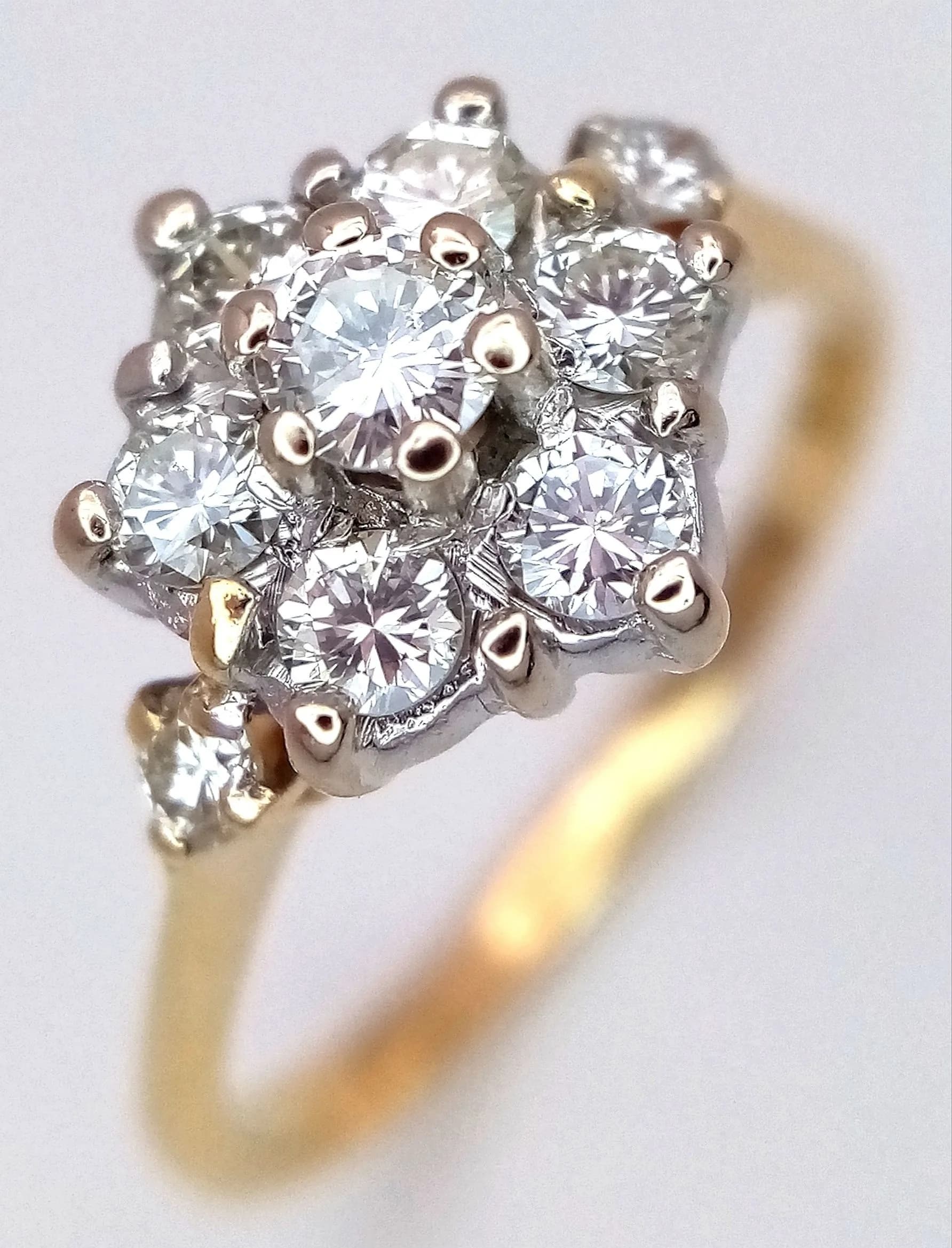 AN 18K YELLOW GOLD, DIAMOND CLUSTER RING. 0.85CTW. 3.7G, SIZE Q. SC 7050