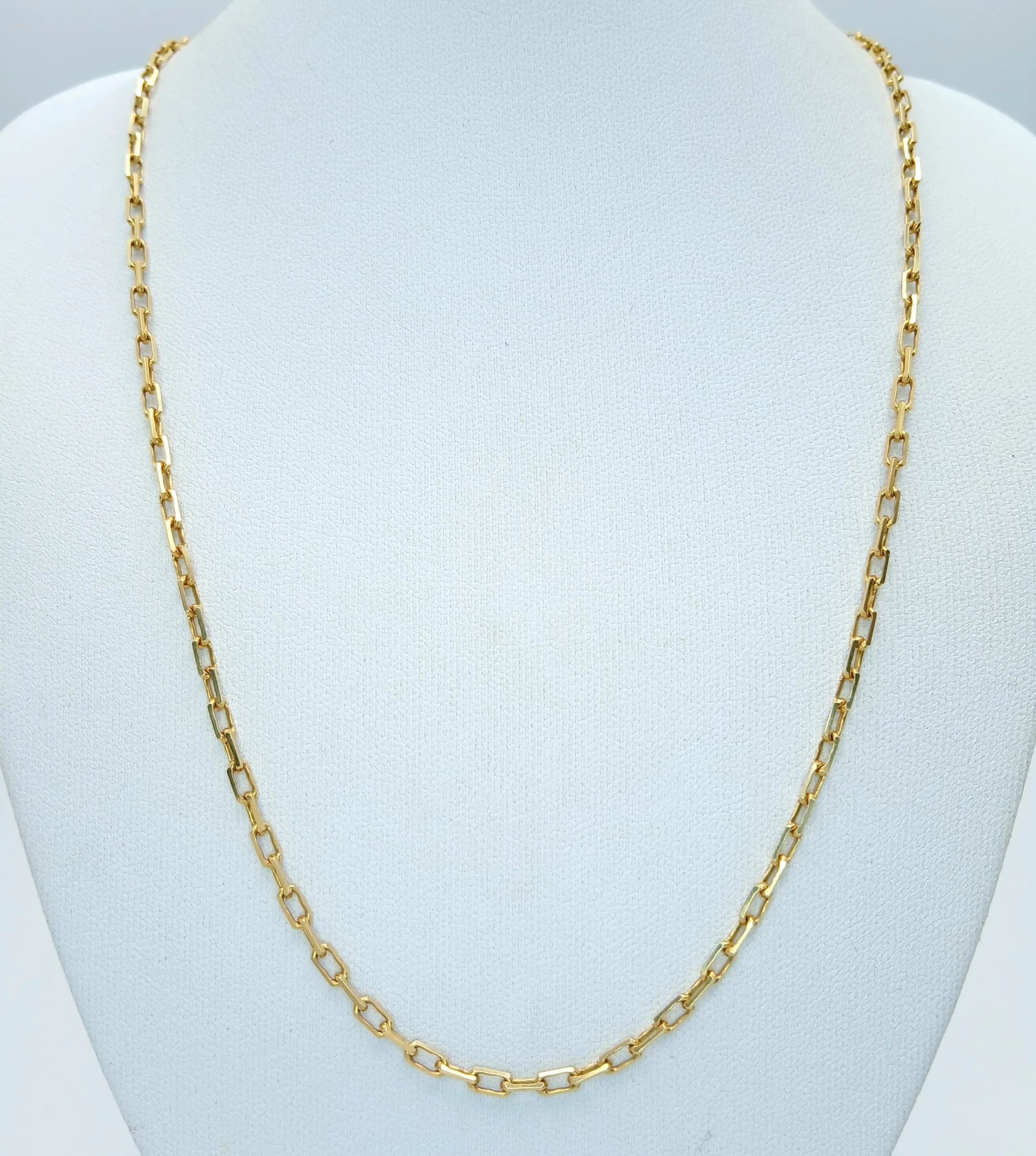 A 14K Yellow Gold Rectangular Link Chain Necklace. 48cm. 7g.