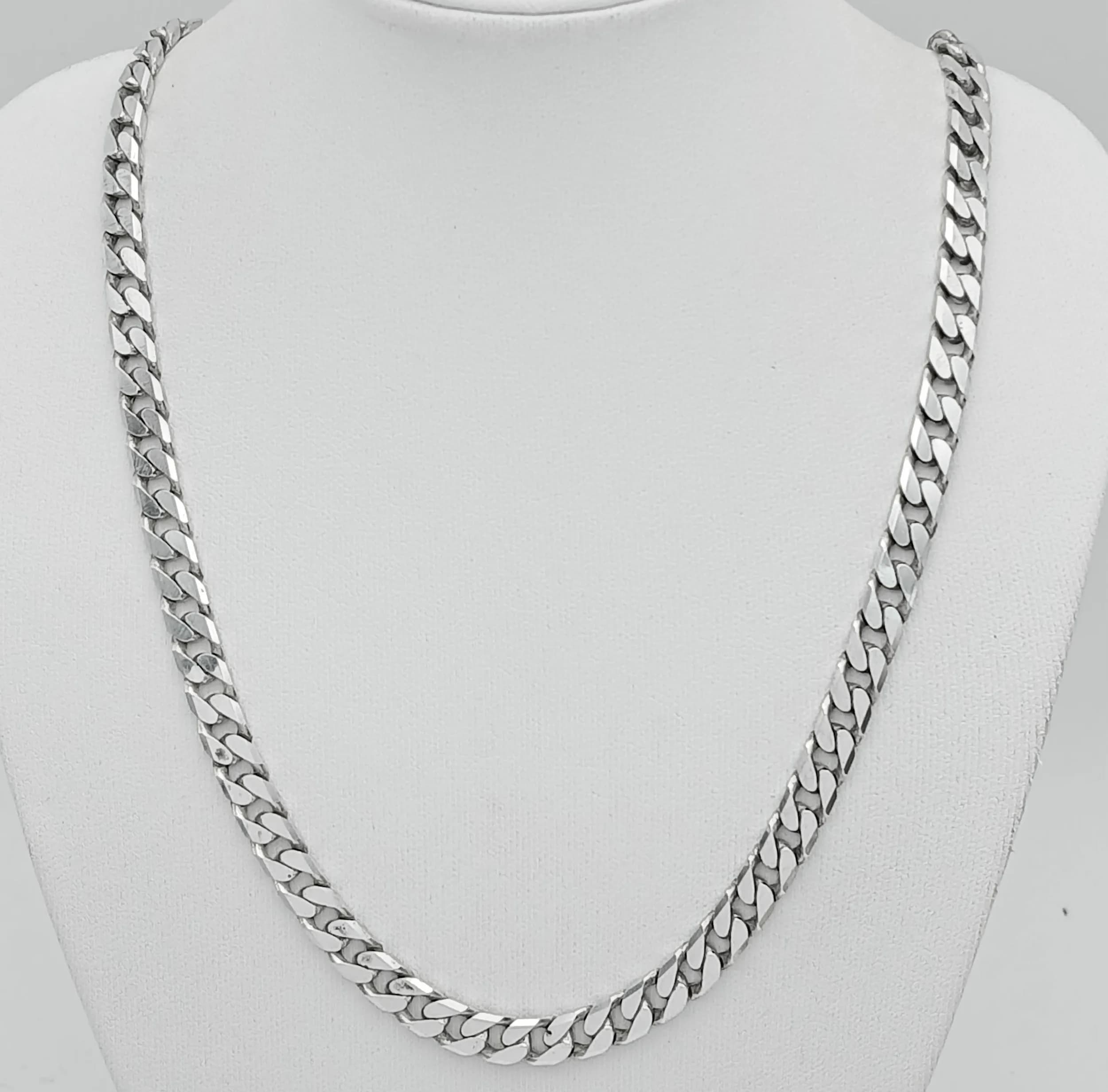 A STERLING SILVER CUBAN LINK NECKLACE CHAIN . 33.4gms 50cms