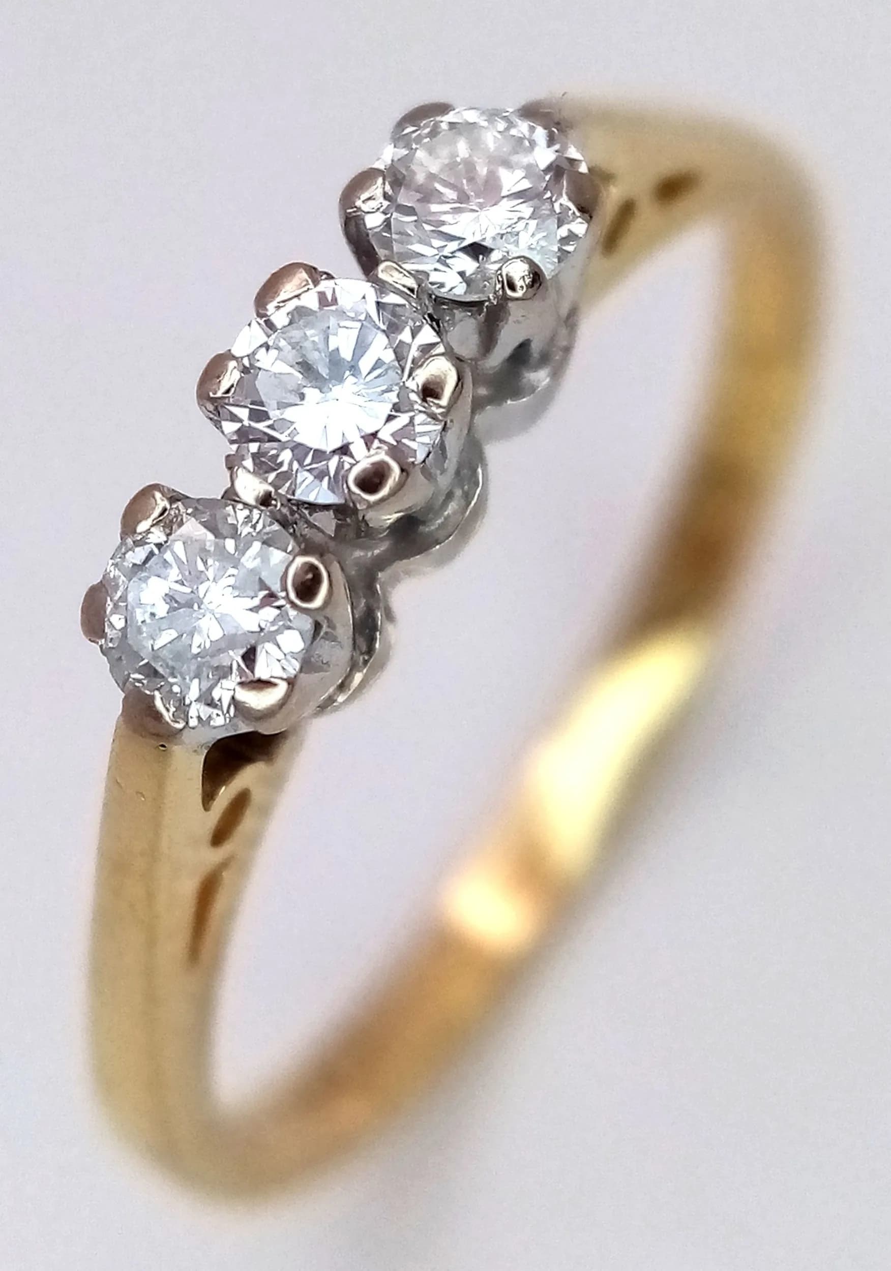 AN 18K YELLOW GOLD, DIAMOND SET, 3 STONE RING. 0.33CTW. 2.6G, SIZE O. SC 7067