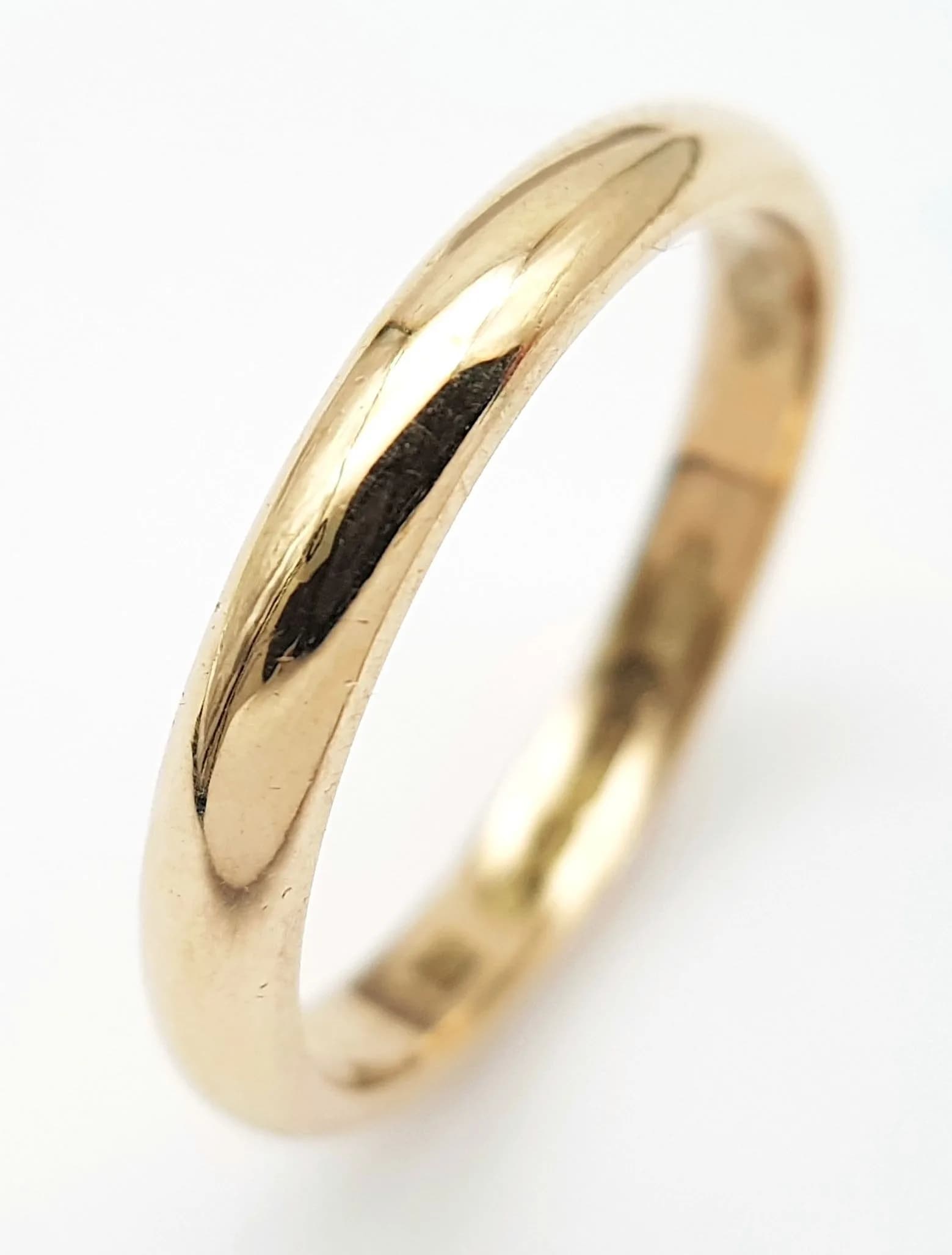A 9K Yellow Gold Band Ring. UK hallmarks. 3.5mm width. Size P. 2.8g.