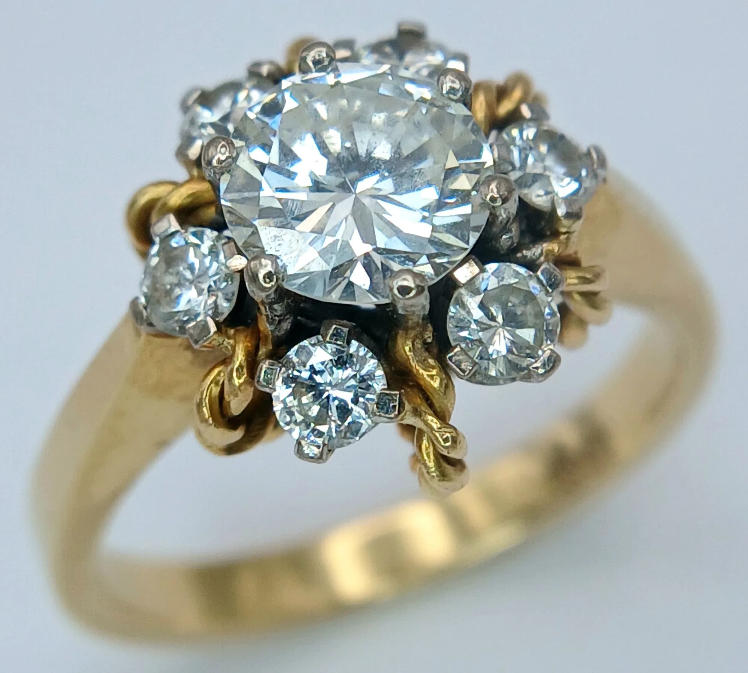 A Fabulous 18K Yellow Gold Diamond Cluster Ring. A 1ct round brilliant cut centre diamond with a round brilliant cut diamond surround of c. 0.45ctw. Diamonds having F-G colour and SI1/2 clarity. Size N 1/2. 5.4g total weight. Ref: 029589.
