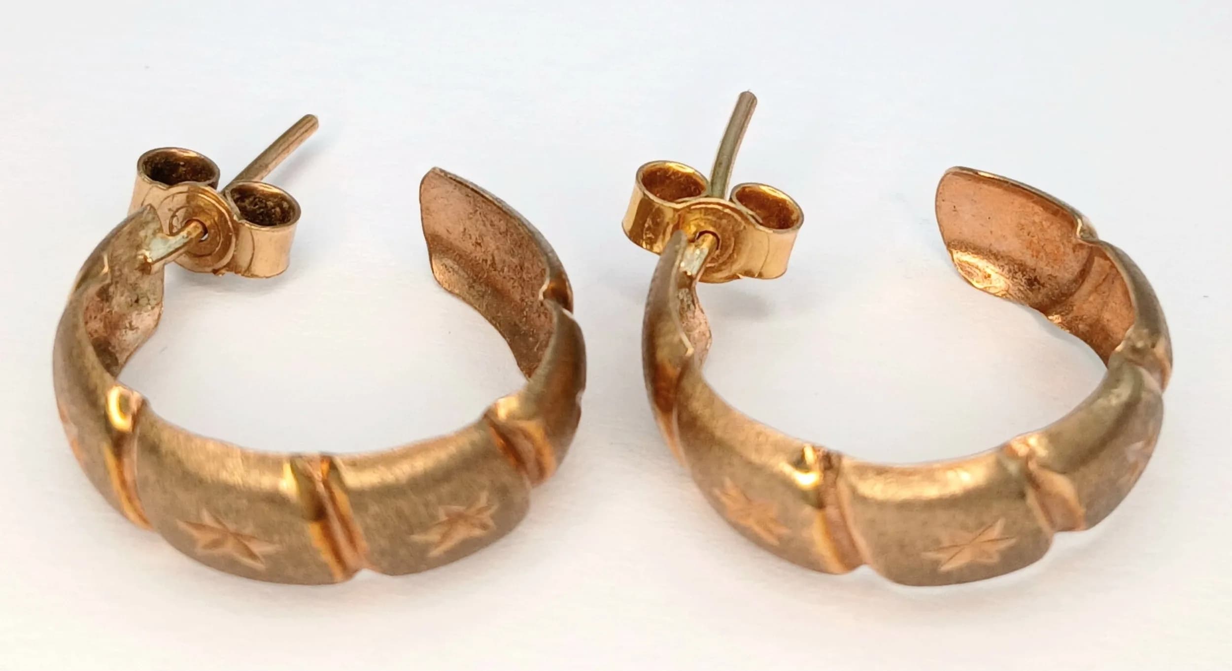 A 9K Yellow Gold Pair of Hoop Earrings with Star Decoration. 2cm. 1.95g total weight.