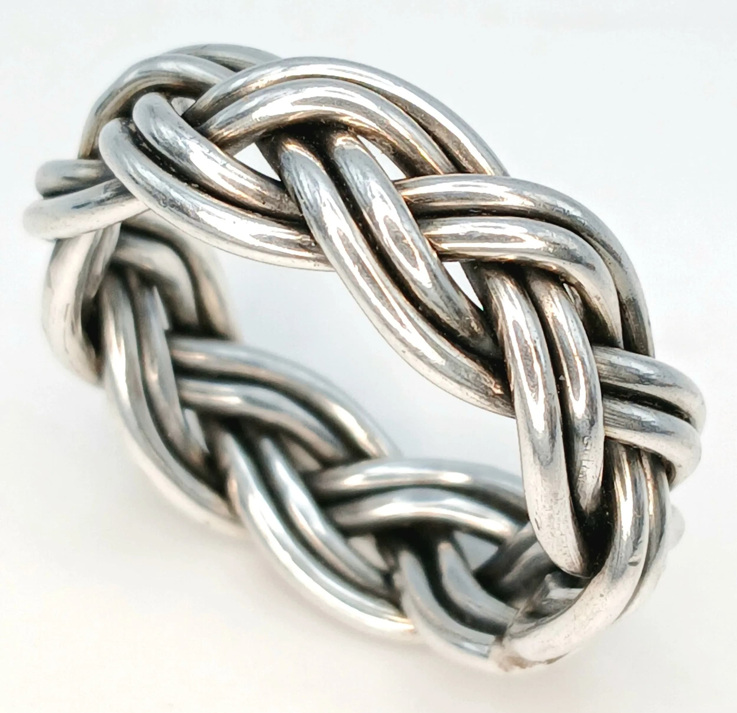 Gentleman’s ARTISAN SILVER RING. Woven CORNISH CELTIC DESIGN. Very large Size Z+3. Excellent condition, please see pictures.