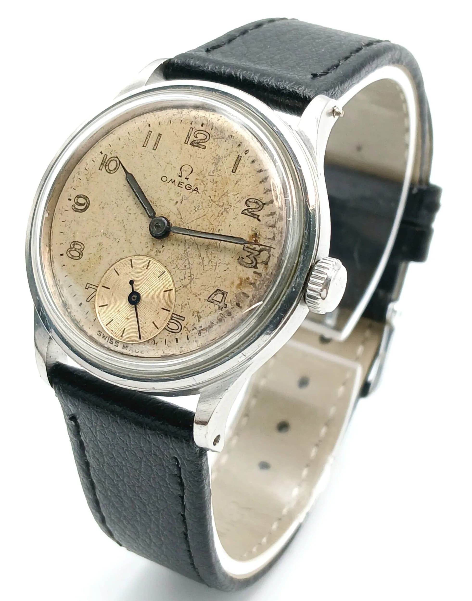 A Vintage Omega Mechanical Gents Watch. Black leather strap. Stainless steel case - 34mm. Patinaed dial with second sub dial. Hand-wind. In working order but because of age no guarantees.