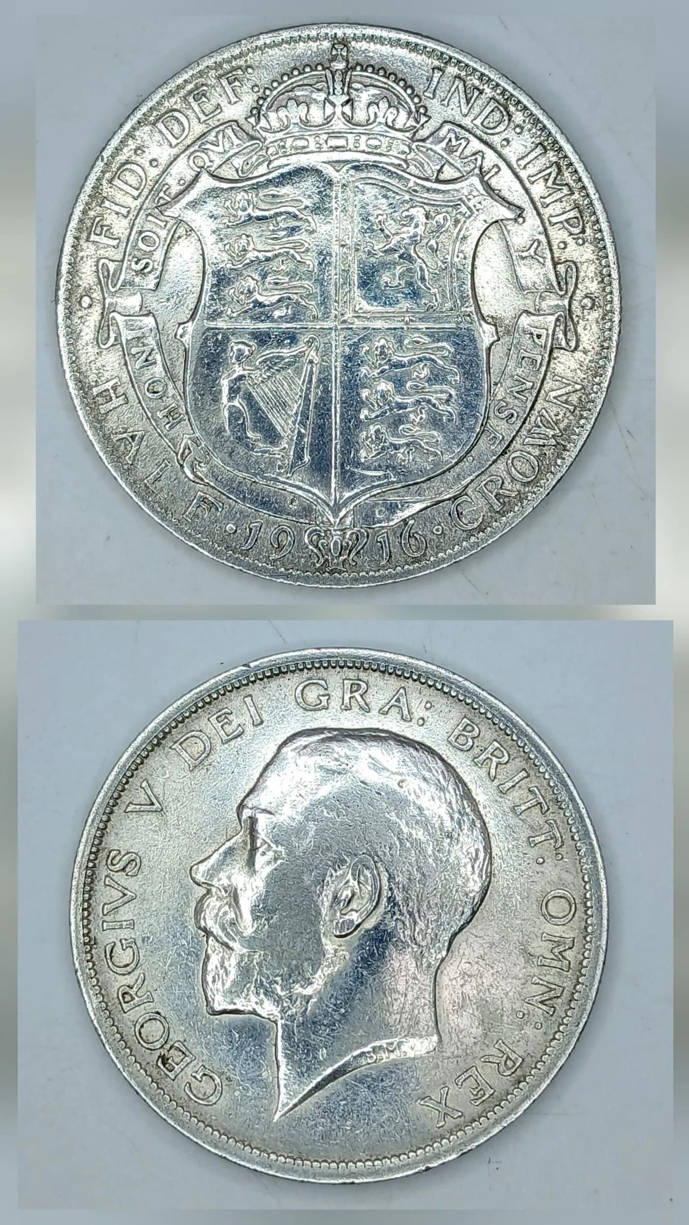 1916 SILVER HALF CROWN coin in Extra Fine/ Brilliant Condition. Having Bold detail and definition to both sides. Thick milled edge. Very little signs of wear. Please study pictures.