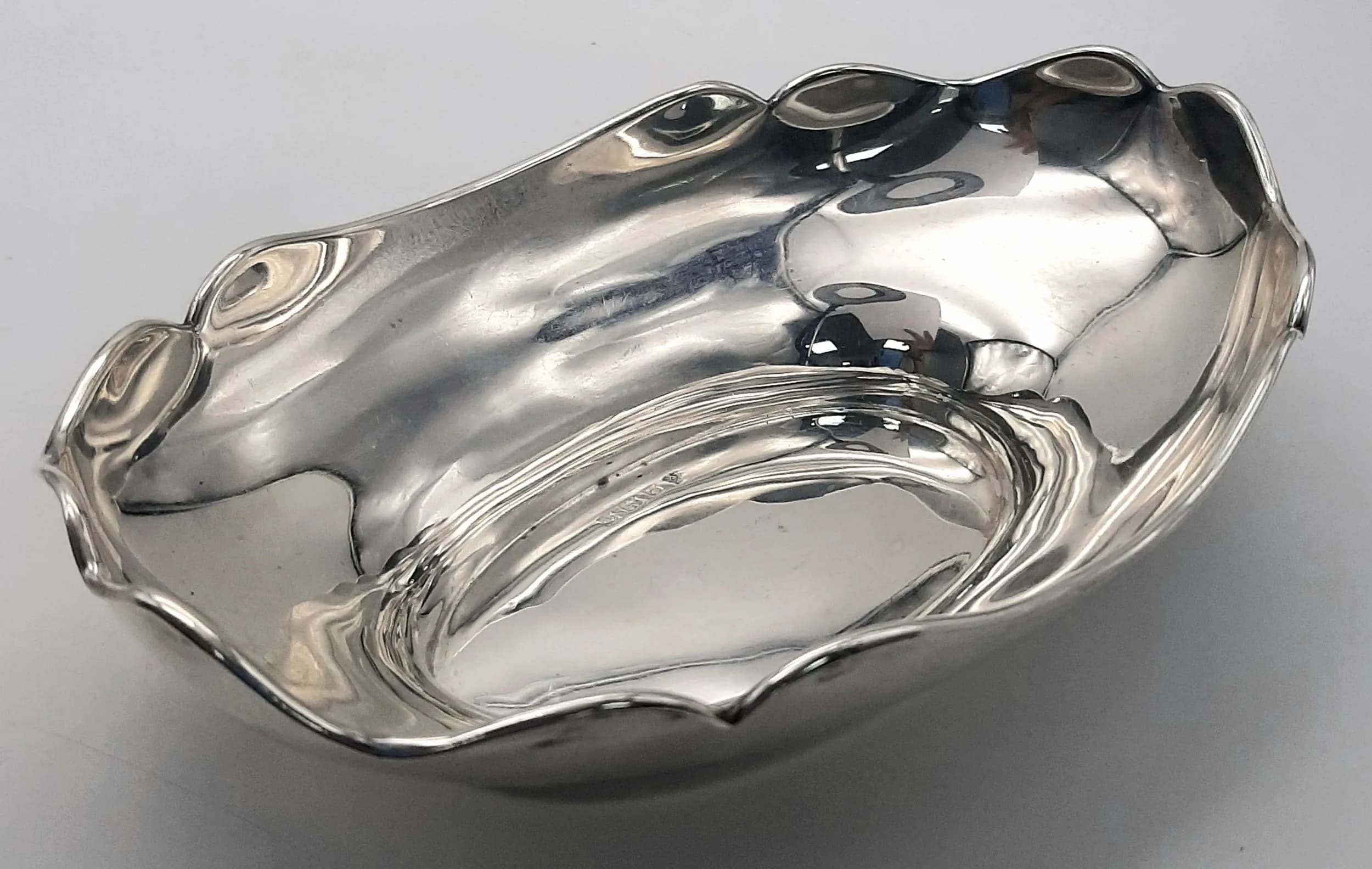 A Fine Scalloped Edge Silver Dish. Hallmarked Birmingham, 1909. 19cm (at its longest) x 12cm (at its widest) x 5cm at its tallest). 155g weight.