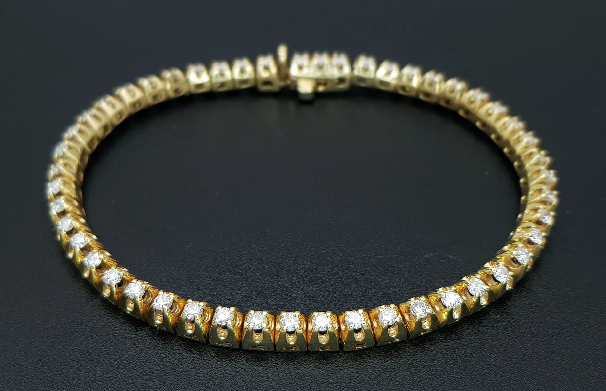 A Gorgeous 14K Yellow Gold Diamond Tennis Bracelet. 49 round brilliant cut diamonds of 2.5ctw having G-H colour and SI1-2 clarity. 20cm length. 21.04g total weight. Comes with a W.G.I certificate. NL44