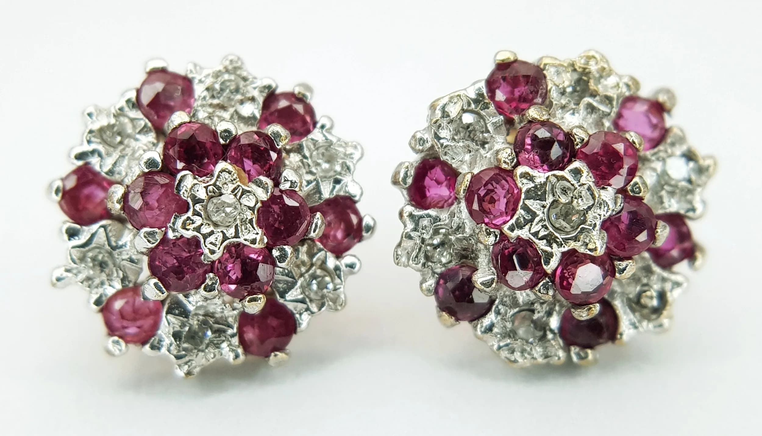 A PAIR OF, 9K YELLOW GOLD, DIAMOND AND RUBY SET, CLUSTER, STUD EARRINGS. 1.6G. S/A 1709 - 6