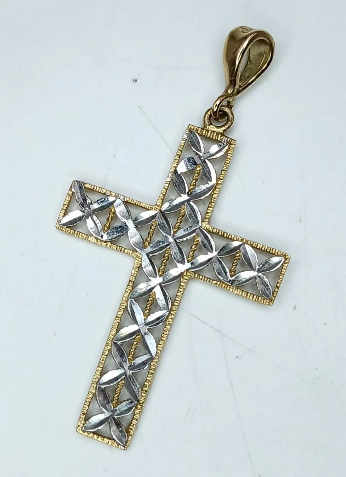 Beautiful 9 CARAT YELLOW and WHITE GOLD CROSS pendant. 1.3 Grams. Approx 4.0 cm x 2.2 cm. Stunning Design, please see pictures.