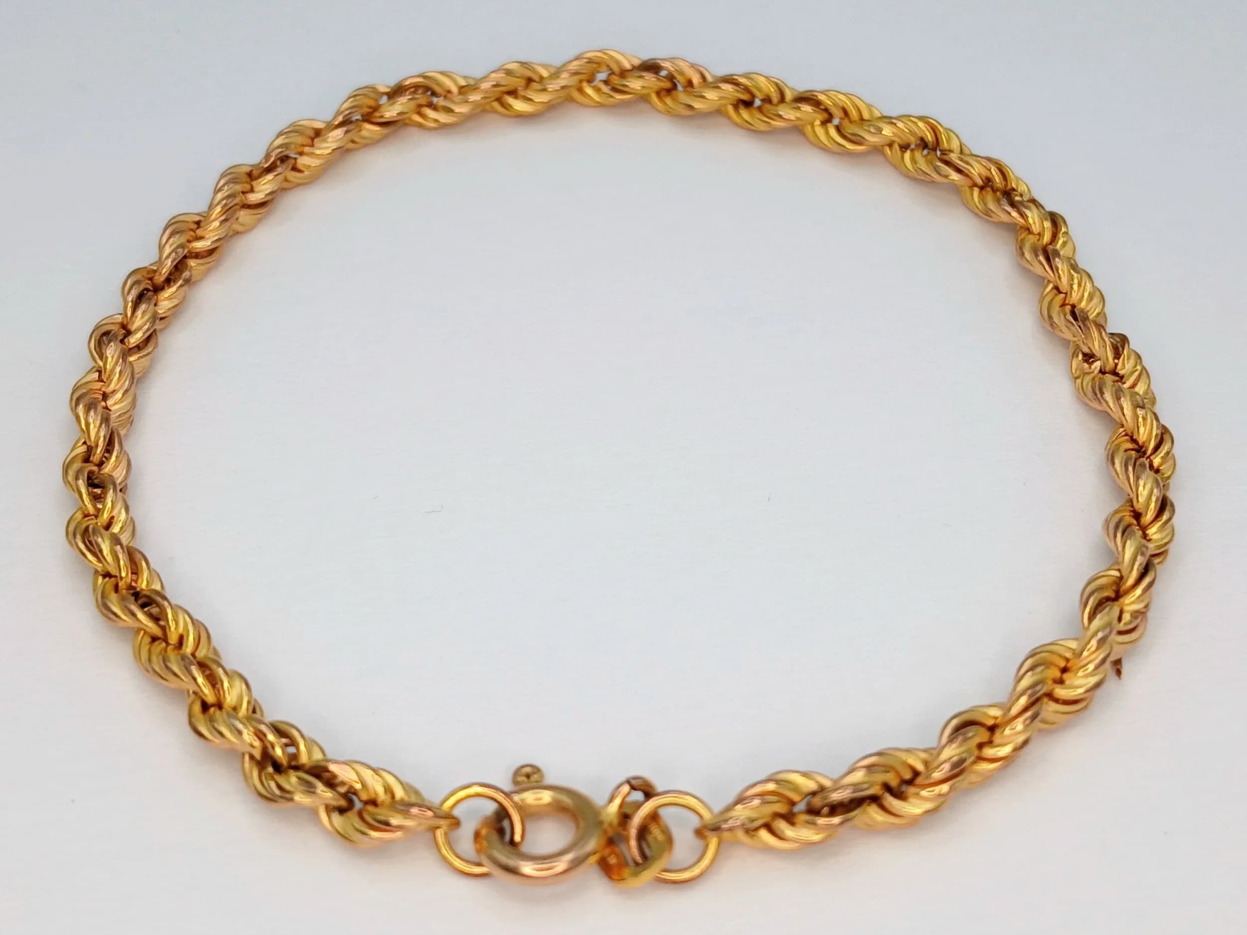 A 9K Yellow Gold Rope Bracelet. 17cm. 2.4g.