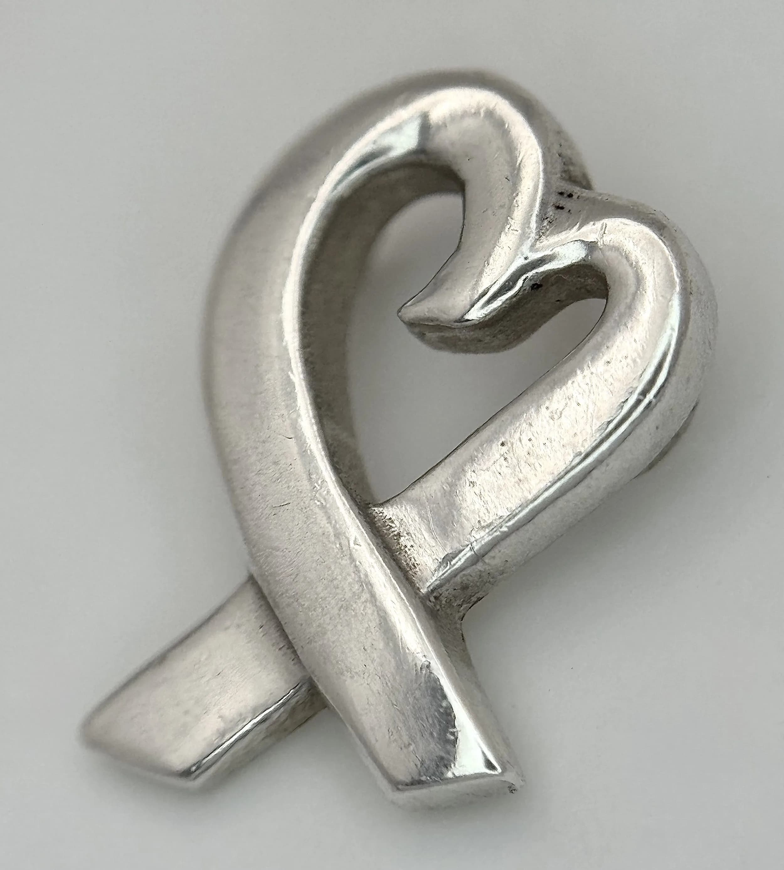 A TIFFANY AND CO, STERLING SILVER, PALOMA PICASSO, LOVING HEART PENDANT. 1.4G. SIL TREV 7007