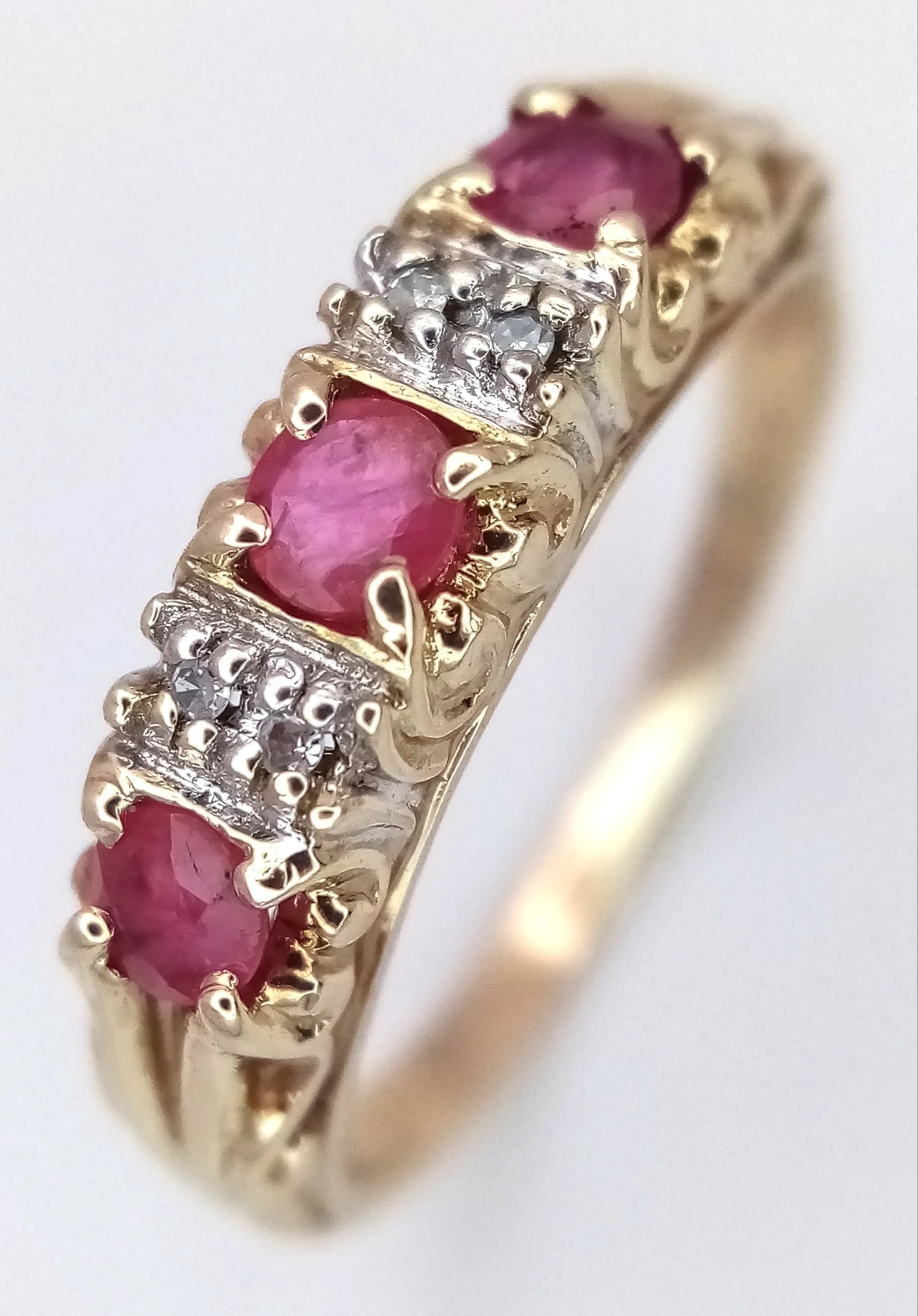 A 9K YELLOW GOLD, DIAMOND AND RUBY SET RING. 1.9G, SIZE J. SC 7011
