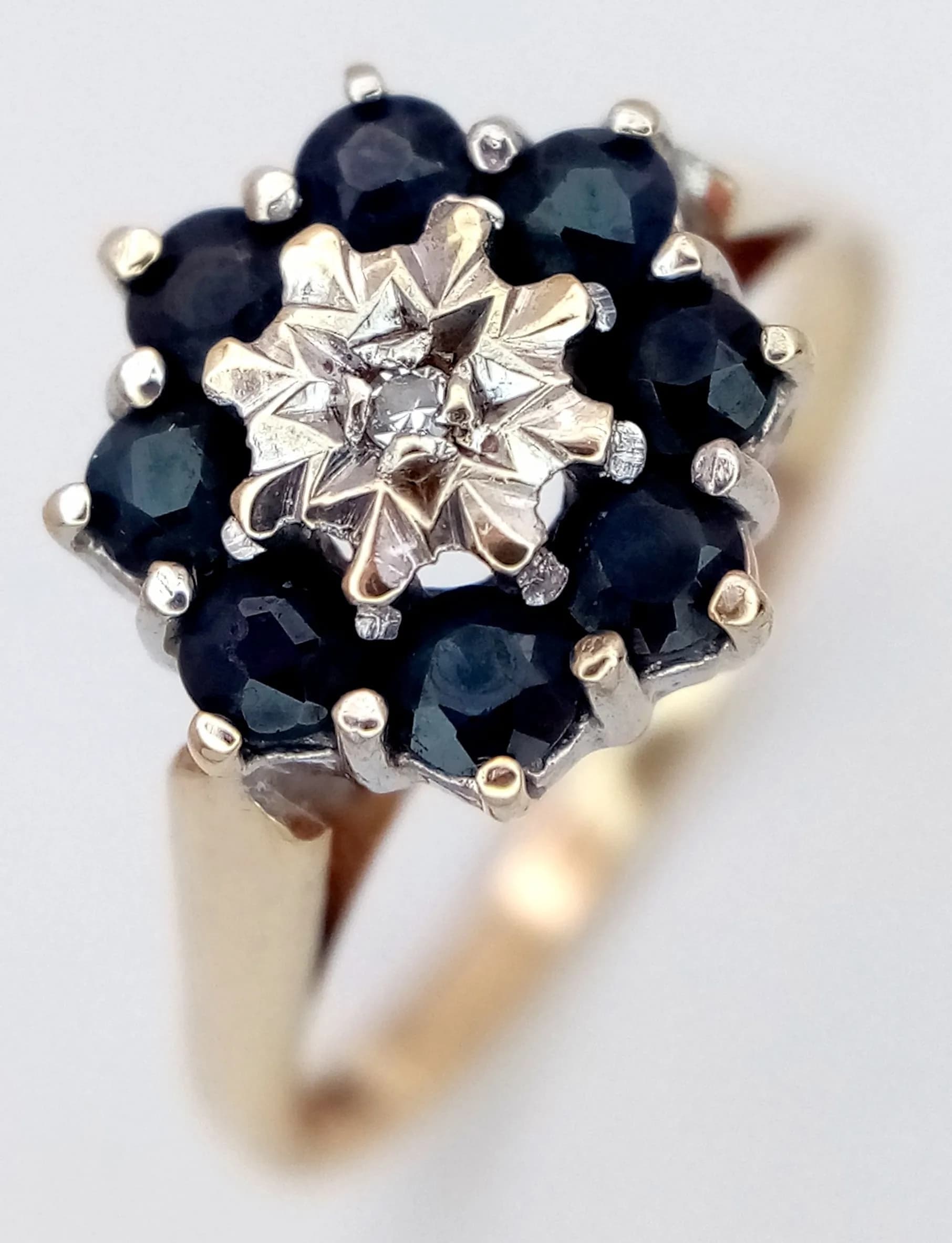 A 9K YELLOW GOLD, DIAMOND AND SAPPHIRE RING. 2.2G, SIZE N. SC 7019