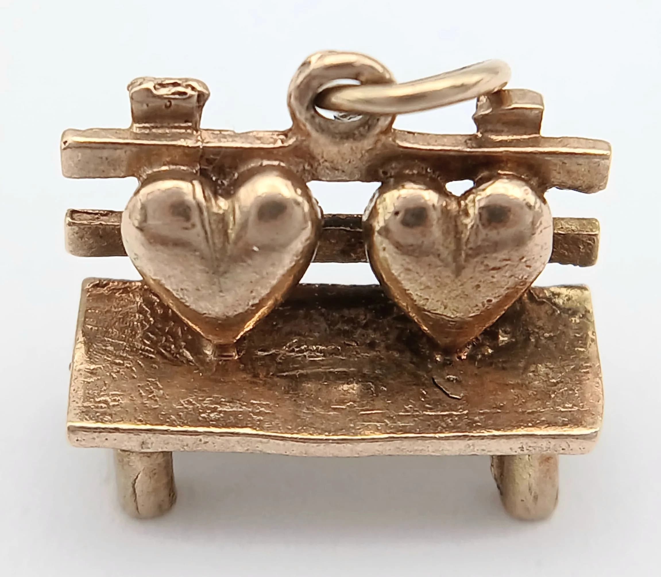 A 9K YELLOW GOLD, LOVE BENCH OR LOVE SEAT CHARM / PENDANT. 2 HEARTS ON A BENCH. 2.1G. SC 7020