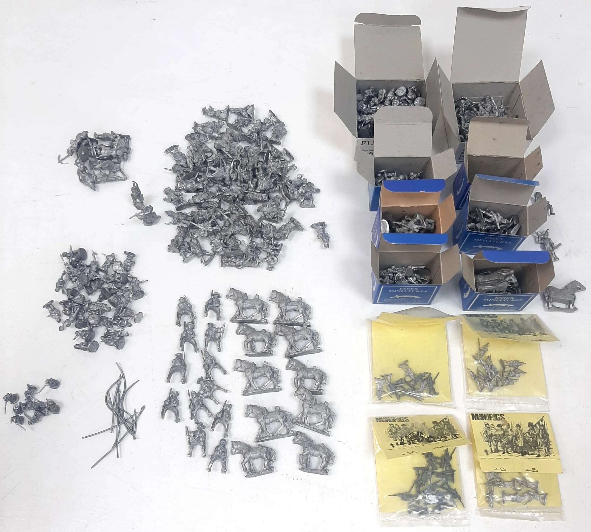 A collection of unpainted Wargaming minifigures. Figures by Minifigs, Essex miniatures & Dixon miniatures. Different scales and eras. Please see photos.