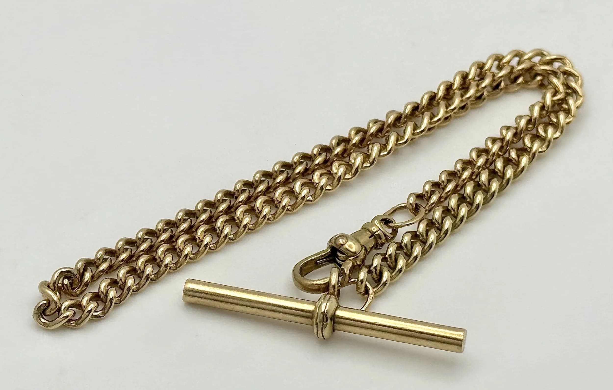 A 9K Gold Bracelet in an Albert Chain Style. 21cm. 8.3g.