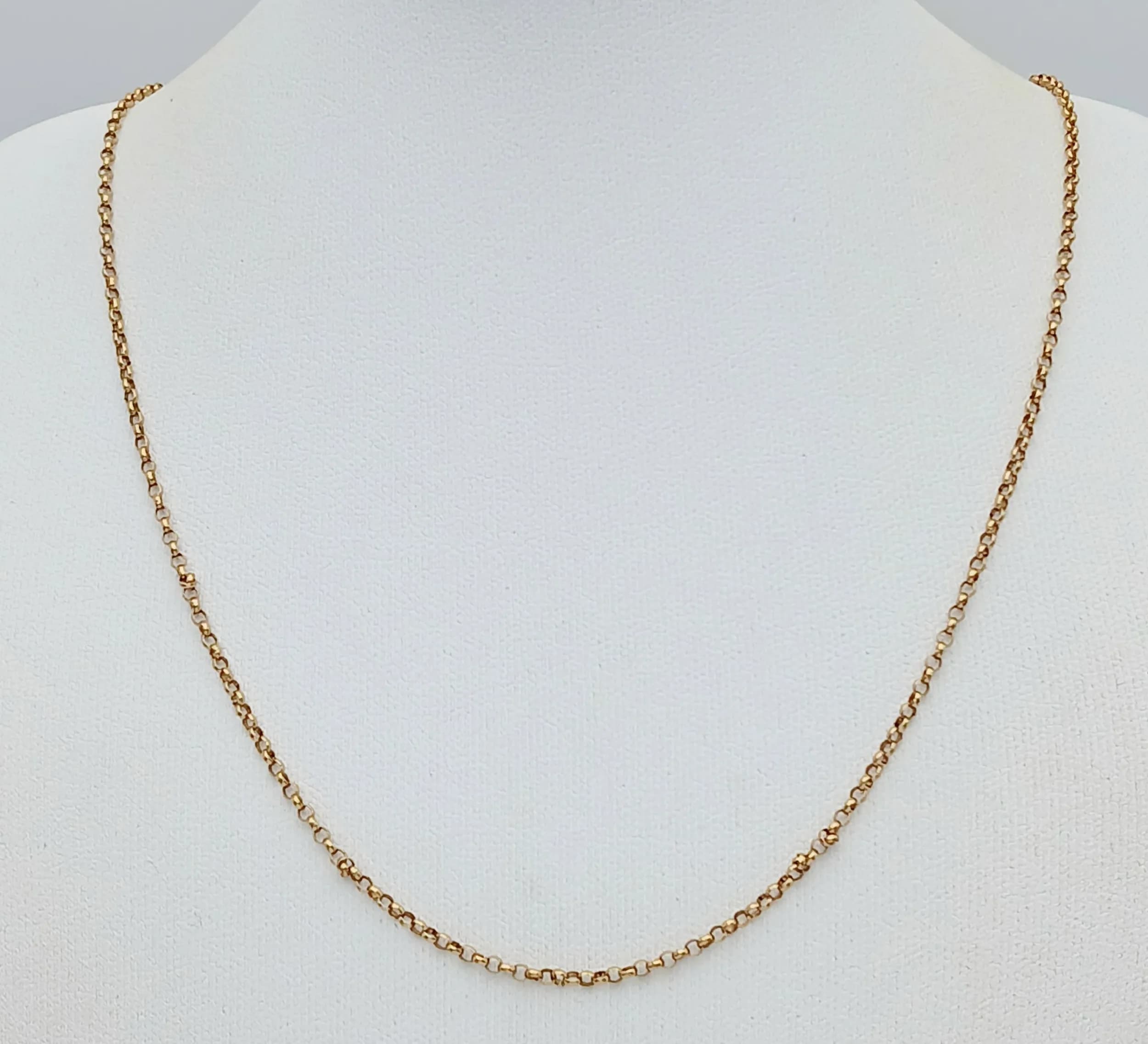 A 9K Yellow Gold Petit Belcher Link Chain Necklace. 46cm. 2.4g.