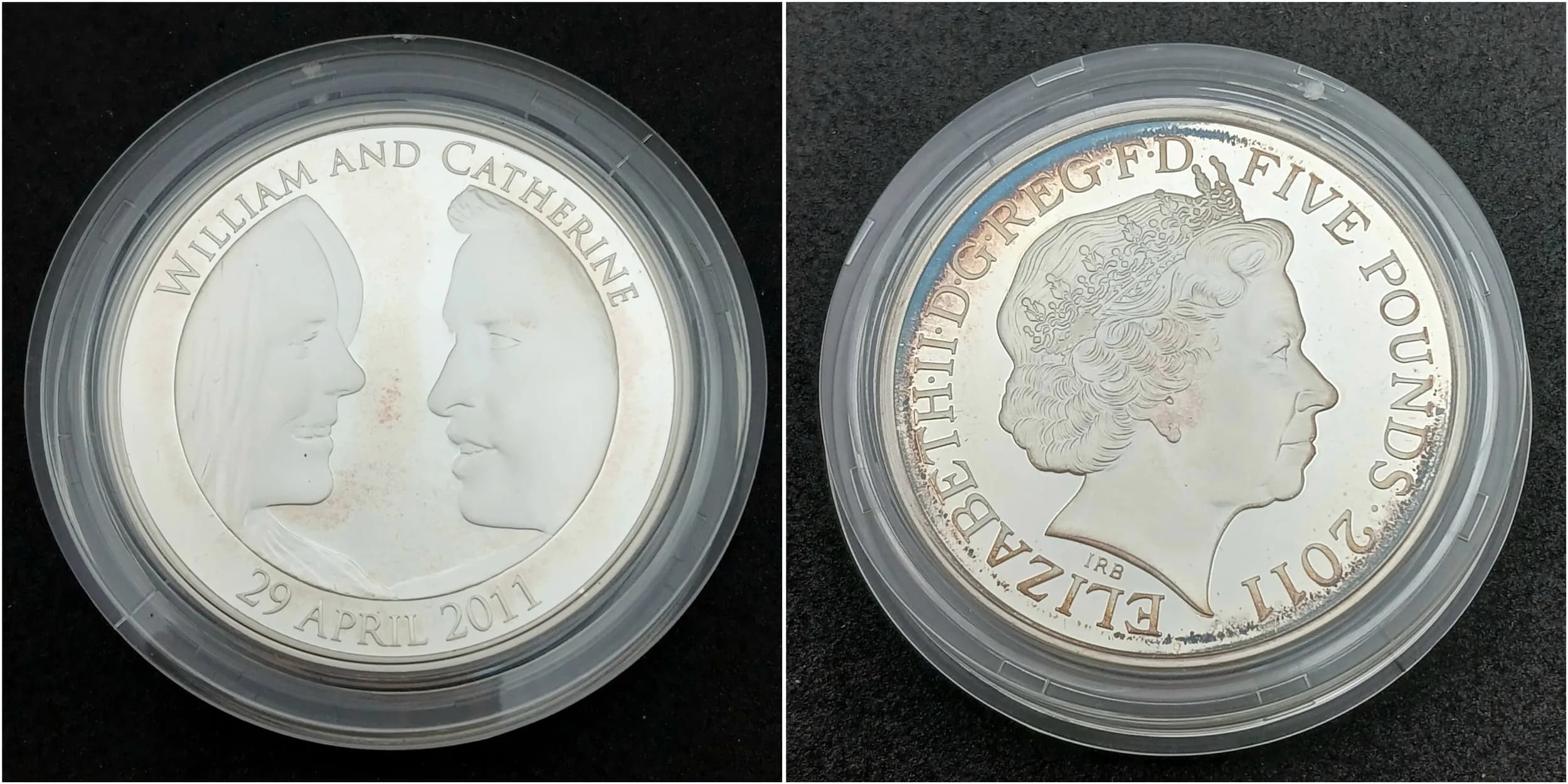 A Royal Mint Sterling Silver £5 Commemorative Coin - Marking the Wedding pf Prince William and Catherine Middleton. Proof quality, encapsulated. Comes with case and COA. 28.28g.