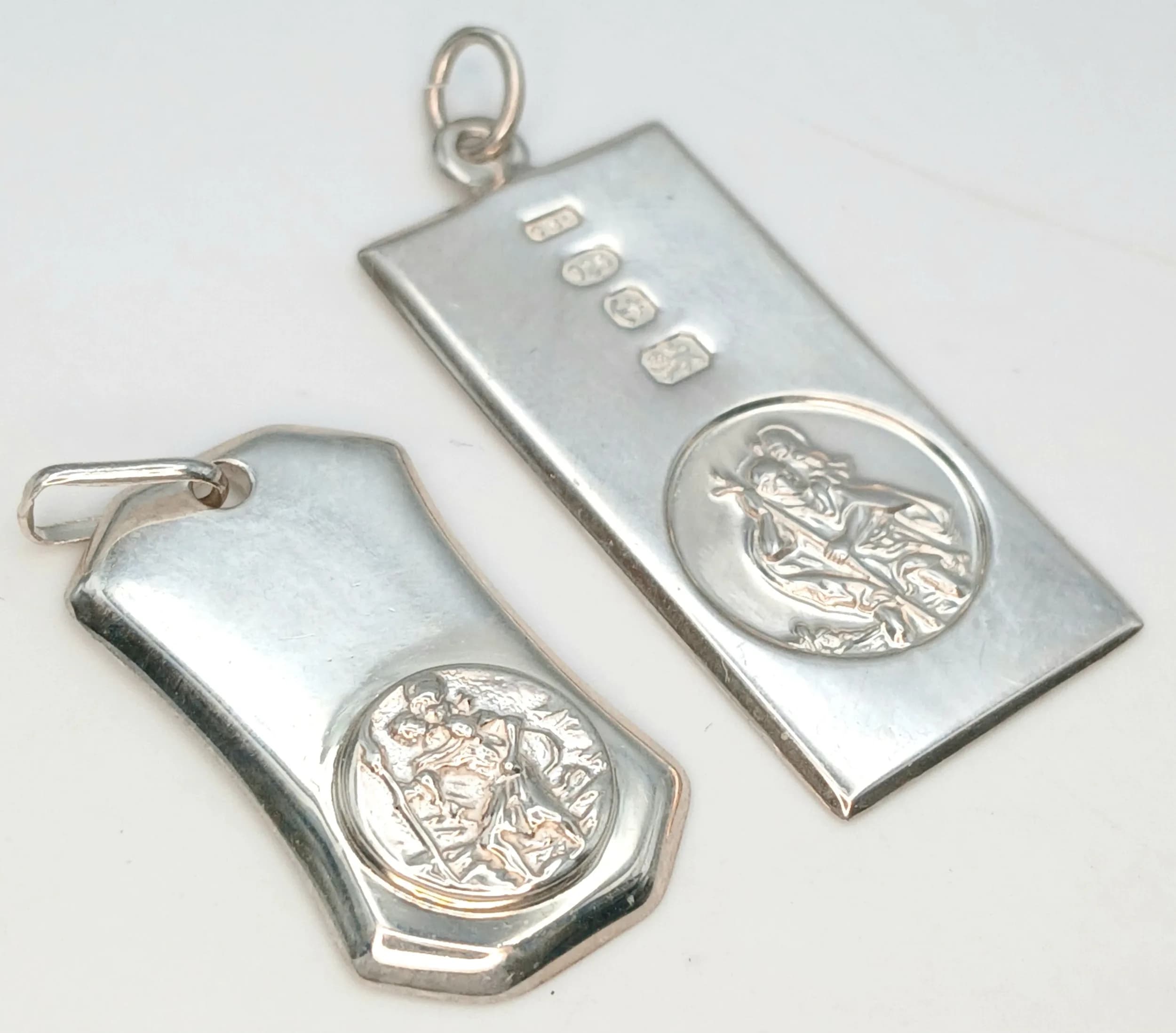 A PAIR OF STERLING SILVER, RECTANGULAR SHAPED, ST CHRISTOPHER PENDANTS. 8.5G. 8367 / 8365