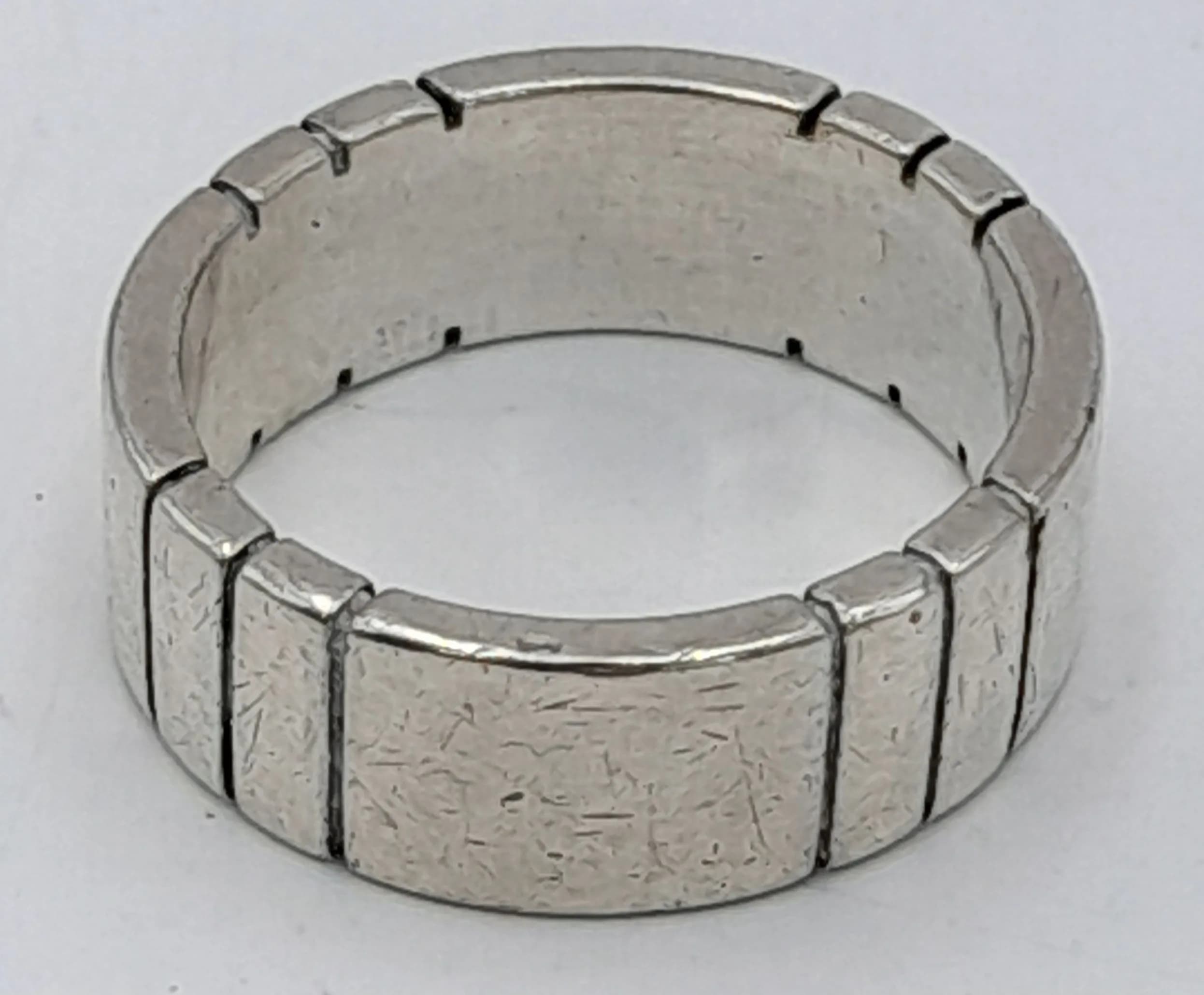 A Men’s Vintage Contemporary Design Vertical Line Band Ring-Size S. The Ring measures 8mm wide and weighs 10.12 grams.