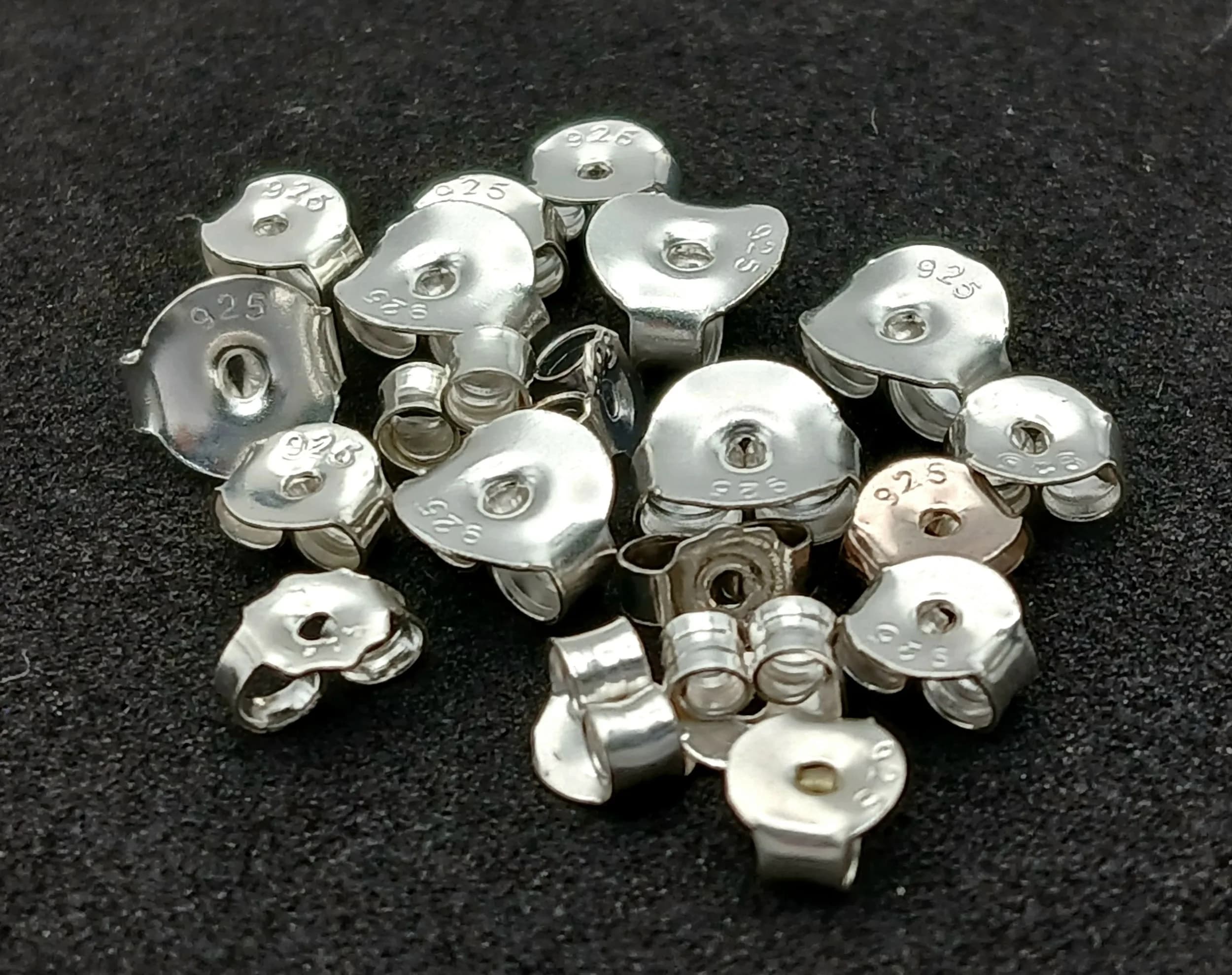 A SELECTION OF 10 PAIRS OF STERLING SILVER BUTTERFLY BACKS. 2.2G. SC 7089