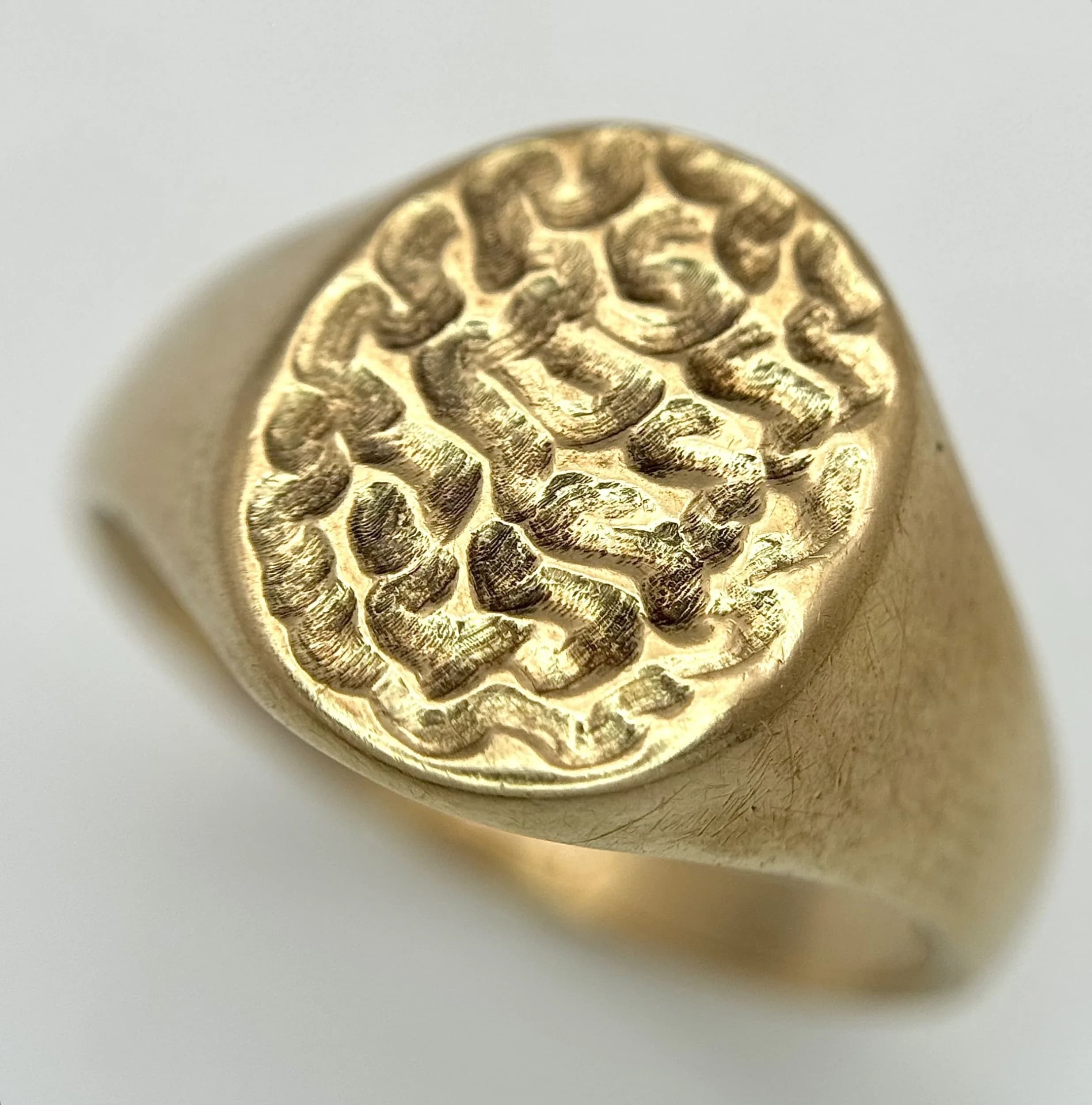 A 9K yellow gold dimpled signet, 6.1g total weight, ring size T. Ref: SH8956H