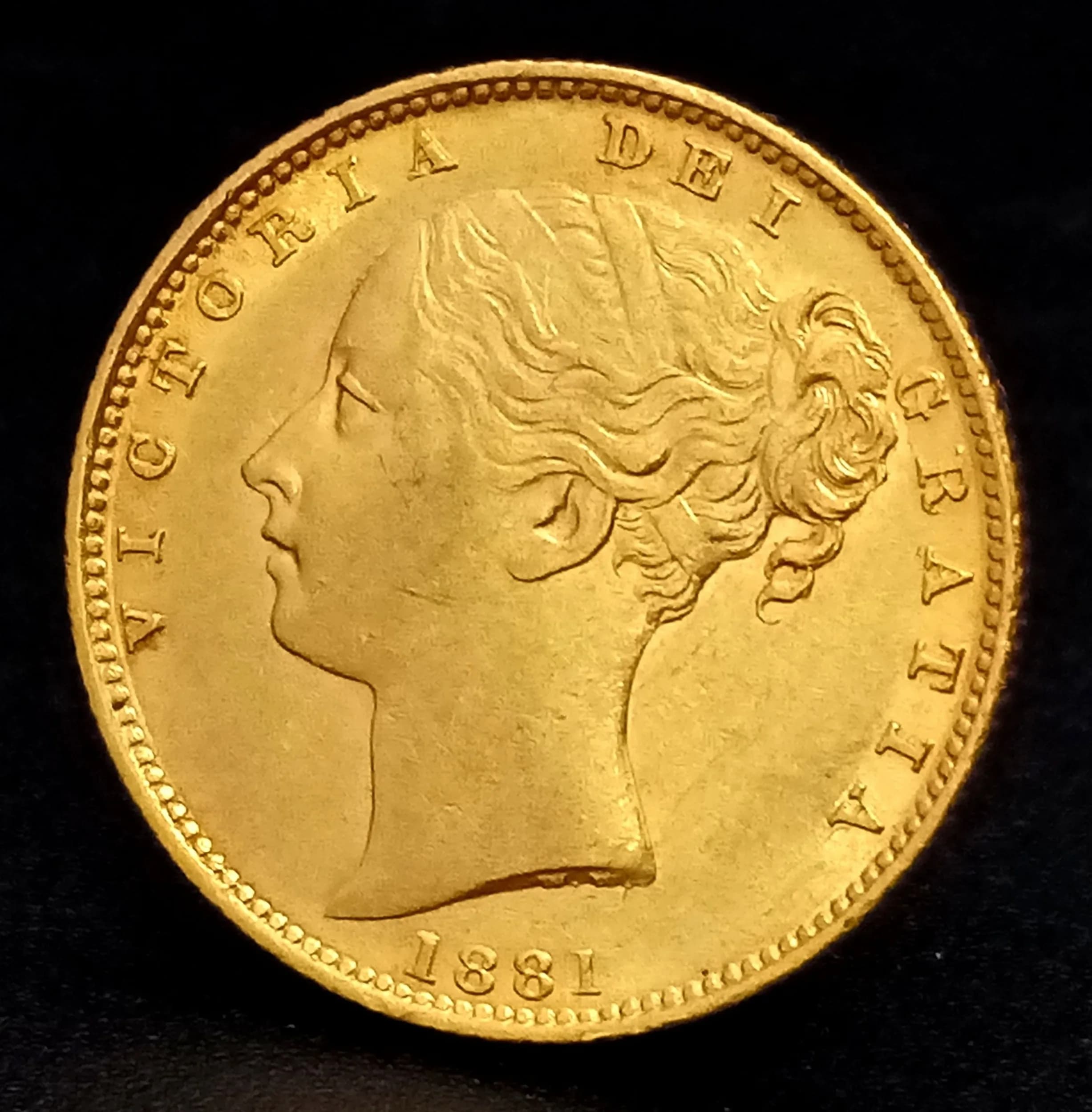 AN 1881, QUEEN VICTORIA, YOUNG HEAD, SHIELD BACK, SYDNEY MINT, FULL SOVEREIGN COIN. 22K GOLD. C 6002.