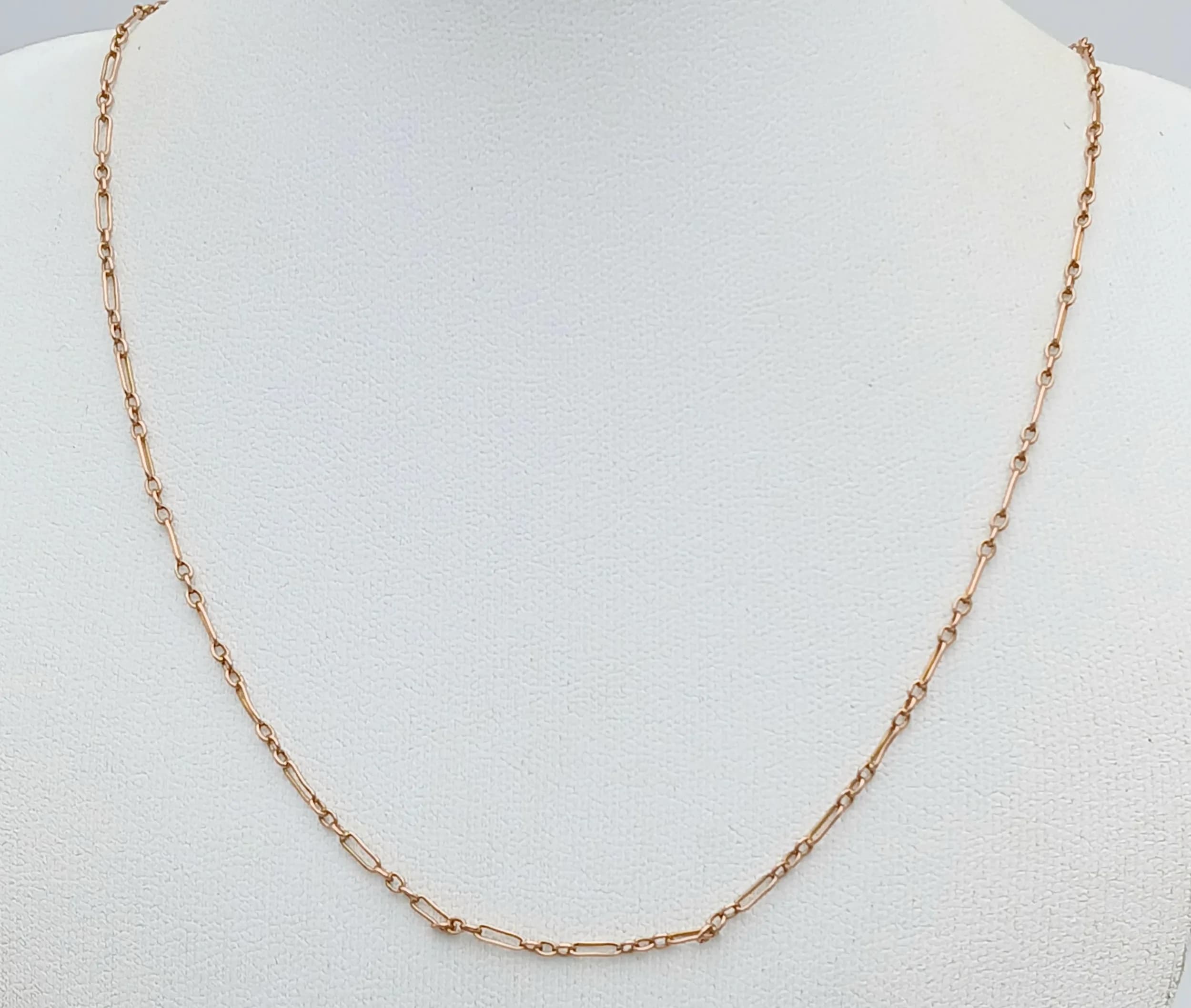A 9K Yellow Gold (tests as) Chain Necklace. 44cm. 2.25g.