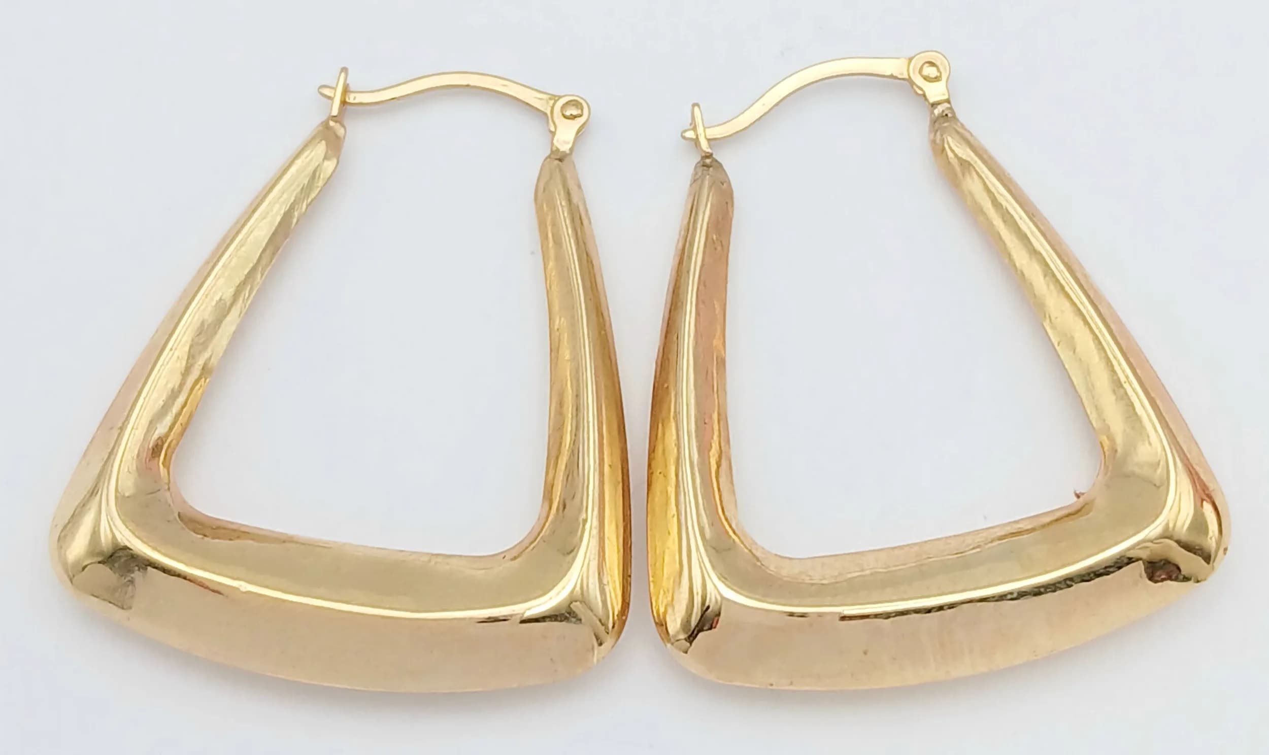 A PAIR OF 9K GOLD TRIANGULAR HOOP EARRINGS . 1.1gms