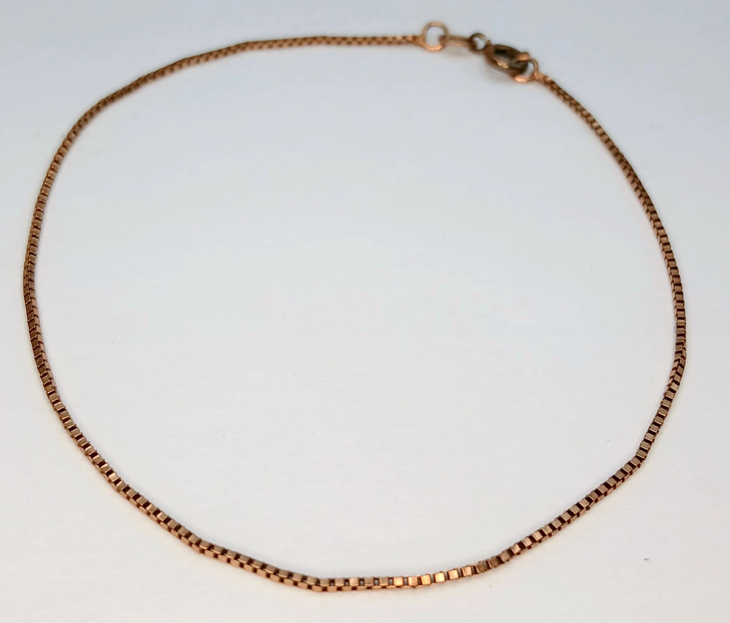 A 9K Yellow Gold Venetian Link Bracelet. 18cm. 0.85g