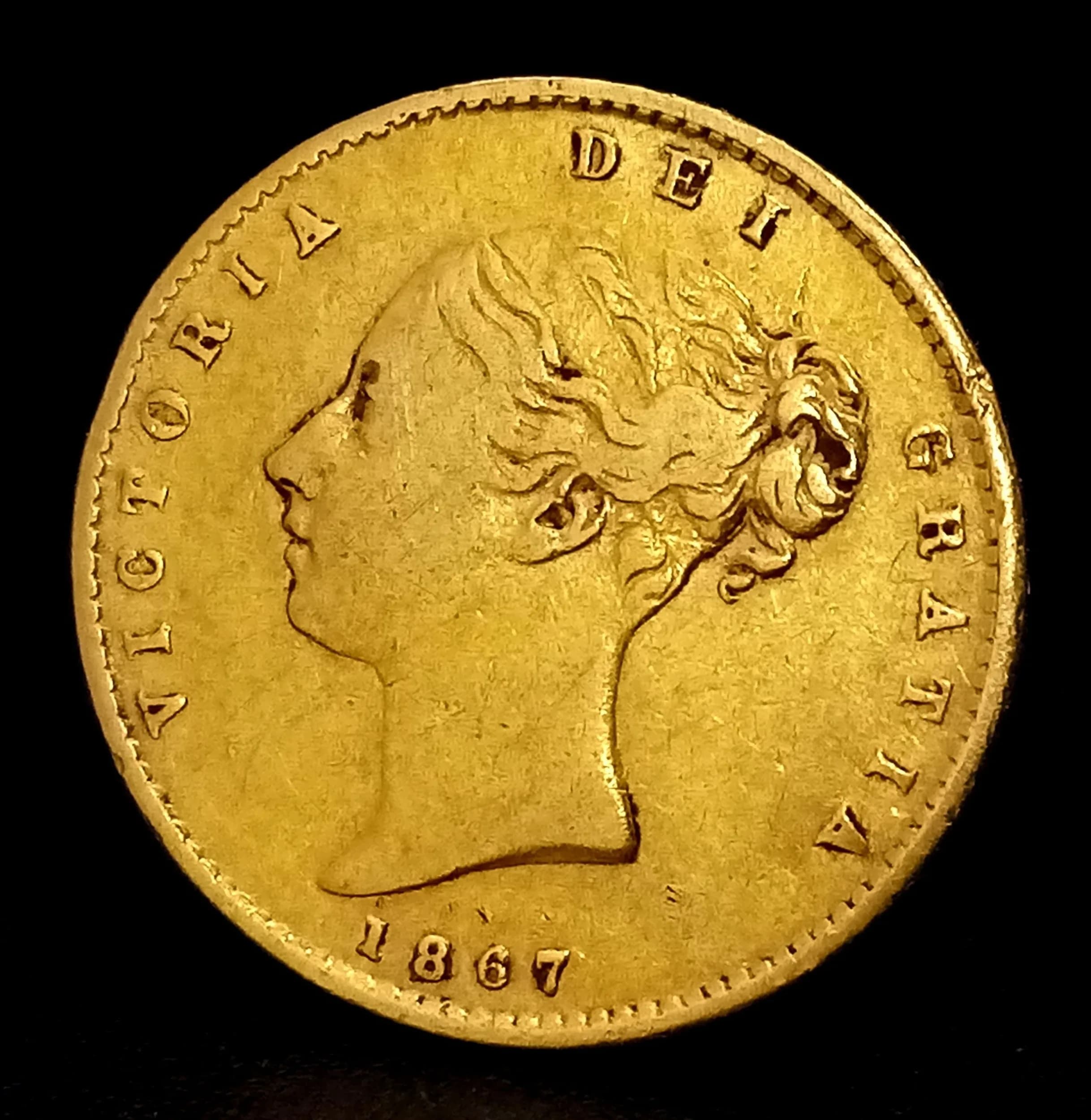 AN 1867, QUEEN VICTORIA, YOUNG HEAD, SHIELD BACK, HALF SOVEREIGN COIN. 22K GOLD. 9724 - 3