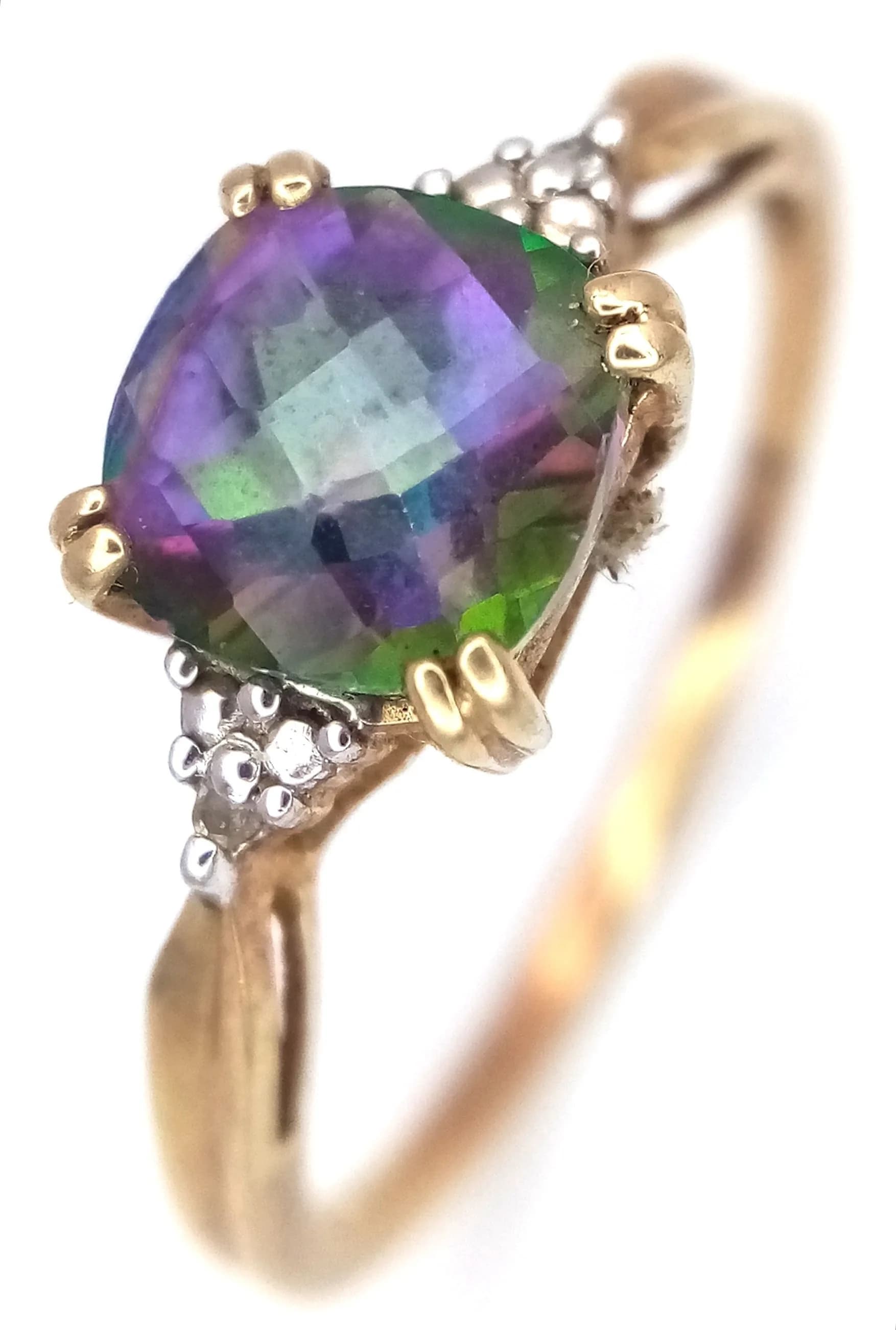 A 9K Yellow Gold Mystic Topaz Ring. Size S. 1.85g total weight.