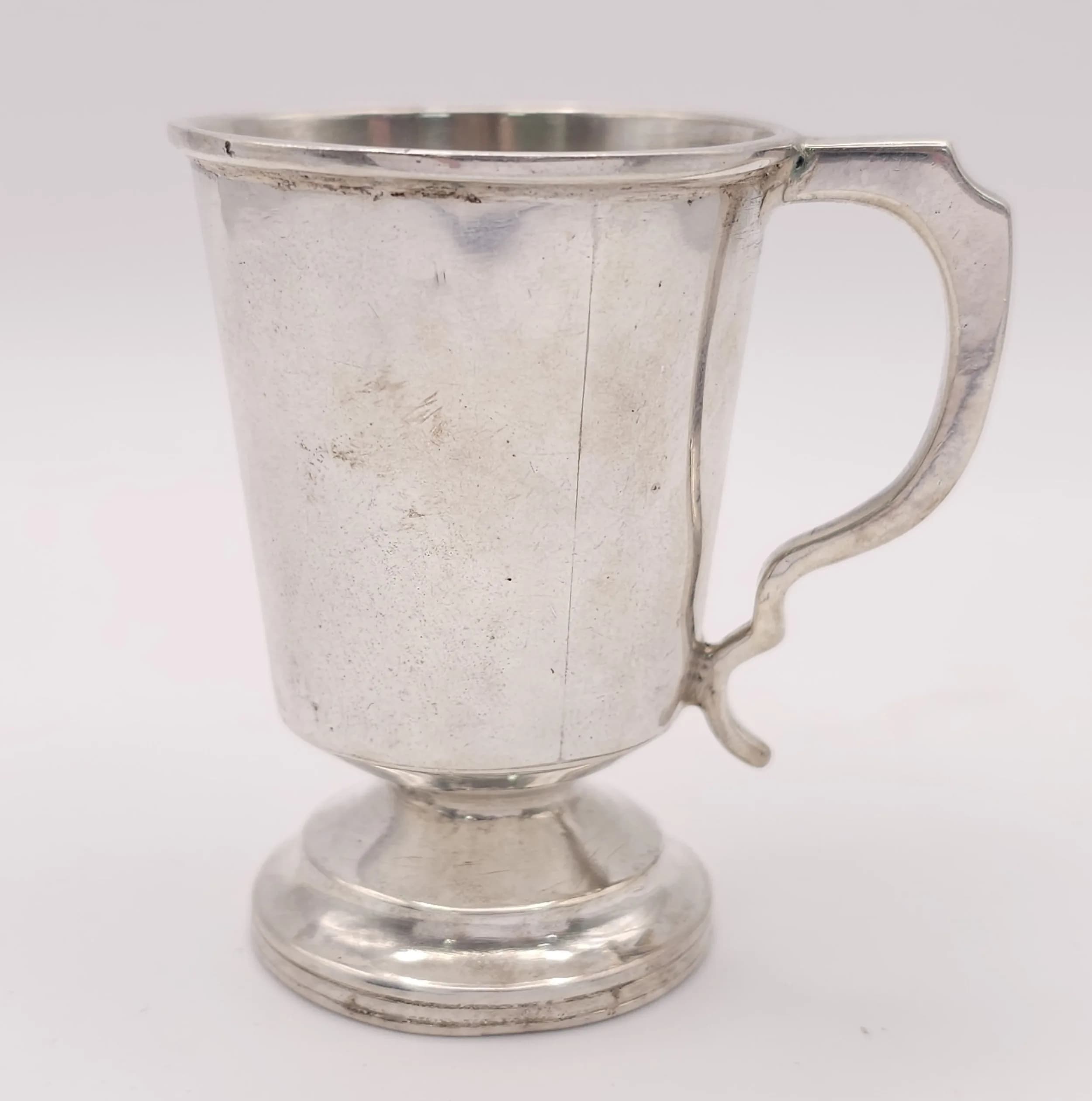 A Small Silver Christening Mug. 6cm. 47.5g.