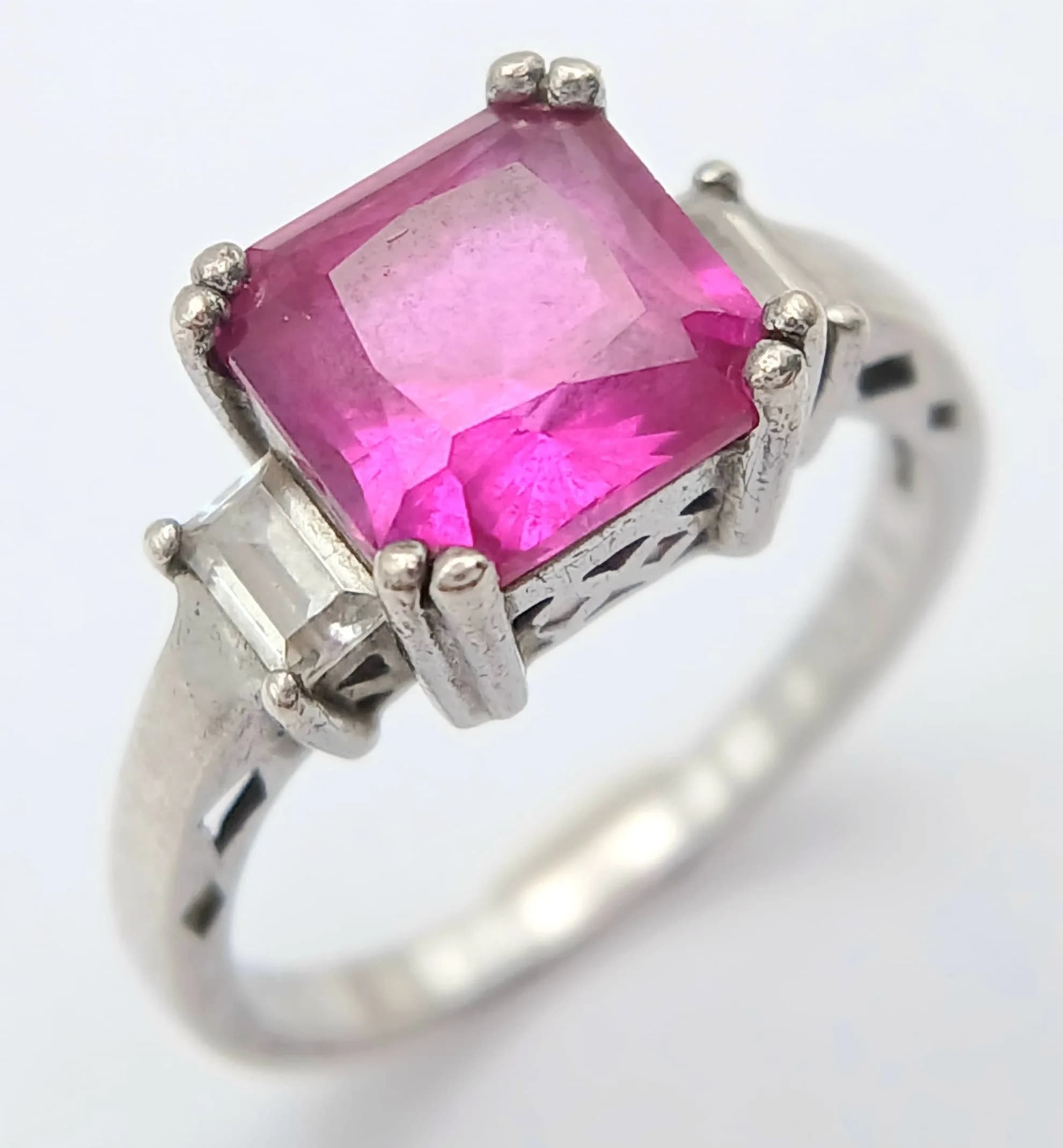 A 925 SILVER RING WITH A SQUARE PURPLE STONE . 3.4gms size N