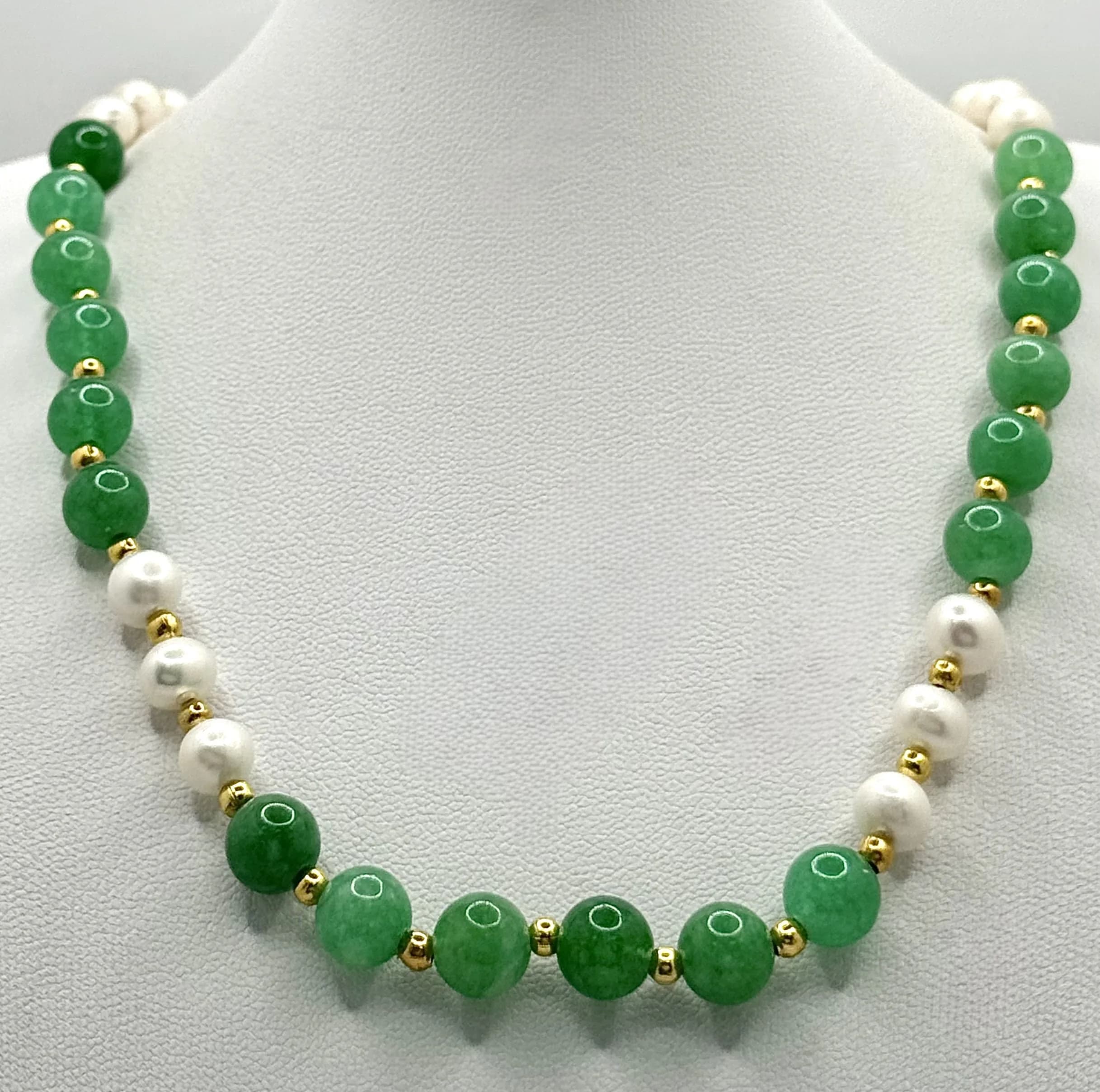 A Green Jade and Freshwater Pearl Necklace. 44cm.