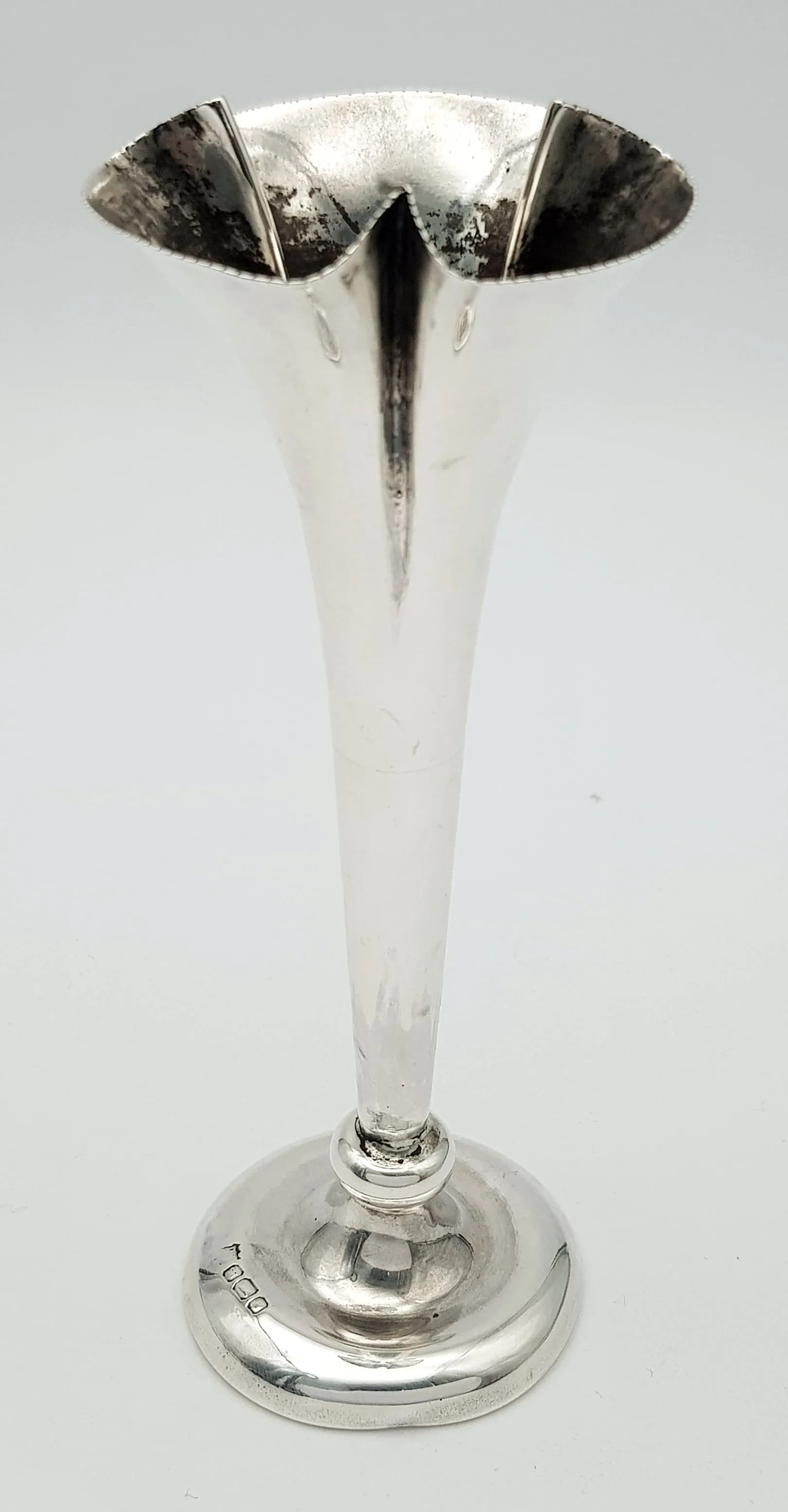 A VINTAGE SILVER ROSE HOLDER . 28.7gms 12.5cms TALL