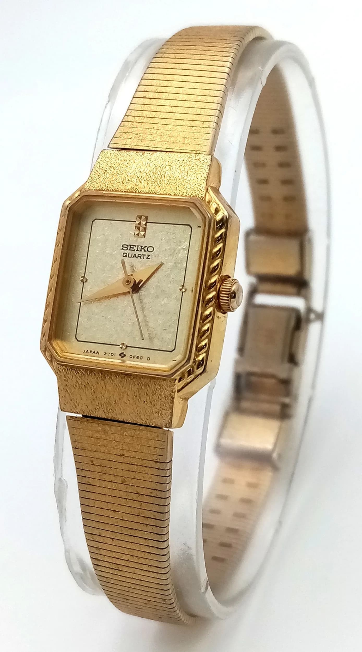 A SEIKO, GOLD TONE, VINTAGE, BRACELET WATCH. CHAMPAGNE DIAL. IN WORKING ORDER. S/A 1707 - 1