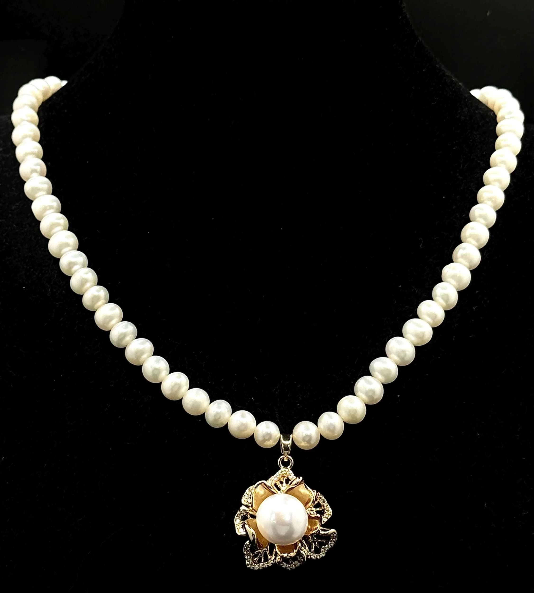 A stunning Freshwater Pearl link necklace with a large pearl drop floral enamel pendant . Total length 41cm. Pearls 7mm approx.