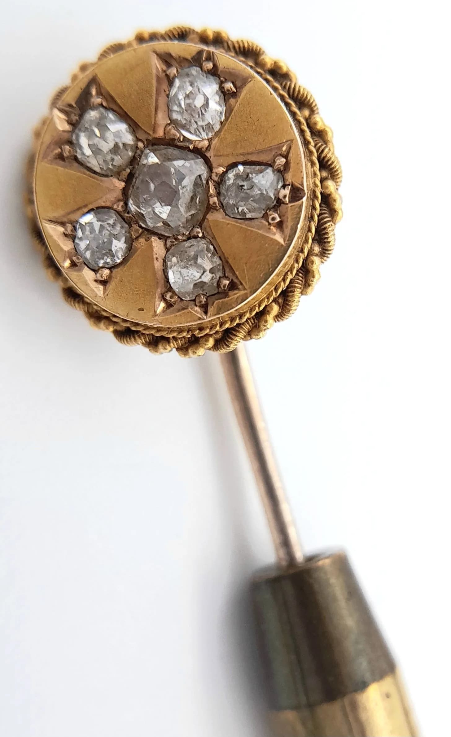 An Antique Cartwheel 15K Gold and Diamond Stickpin. Beautiful rose cut set diamonds in a wheel spoke design. 0.40ctw having G-H colour and SI1 clarity. Note: the pin is gilded metal. 6.5cm. 3.7g total weight. Comes in original fitted case.