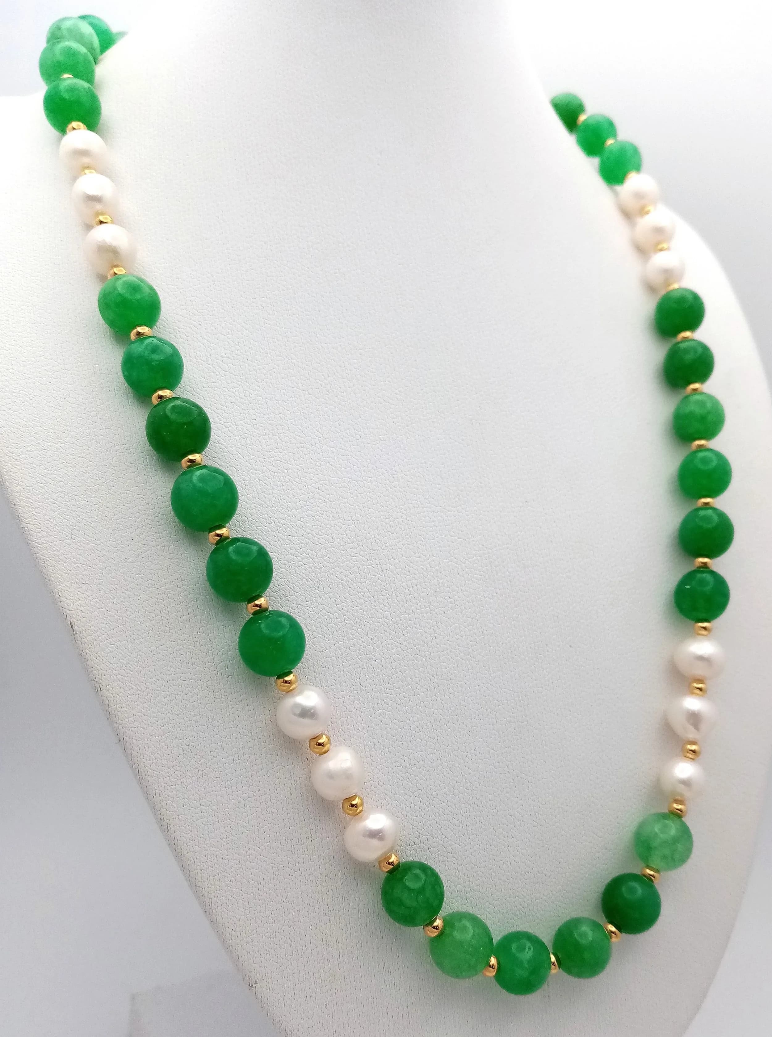 A Green Jade and Freshwater Pearl Beaded Necklace. 6mm pearls and 8mm jade. 44cm length.