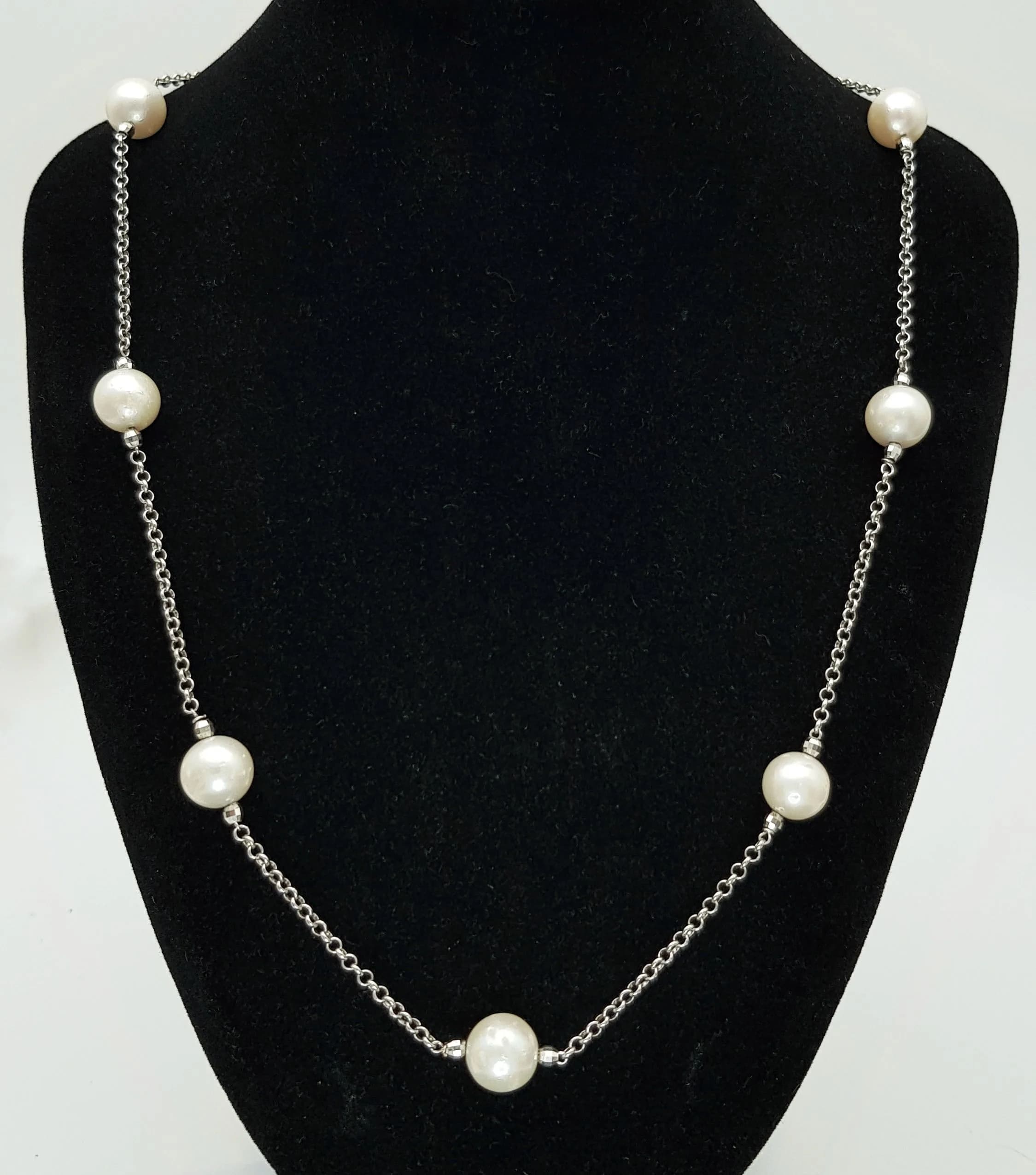 An 18K White Gold Cultured Pearl Necklace