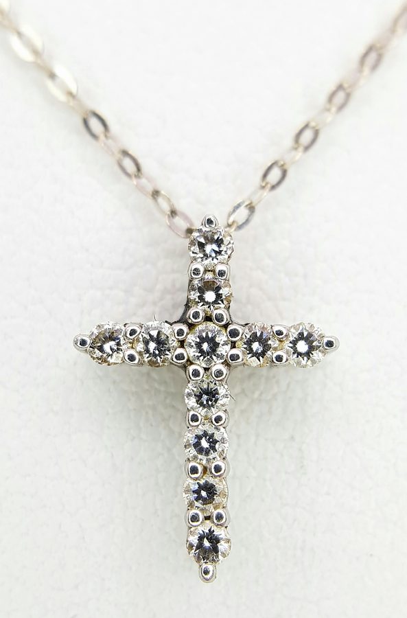 Buying “Job Lot” Jewellery at Auction: Why Buying More Costs Less and When It’s Worth Doing